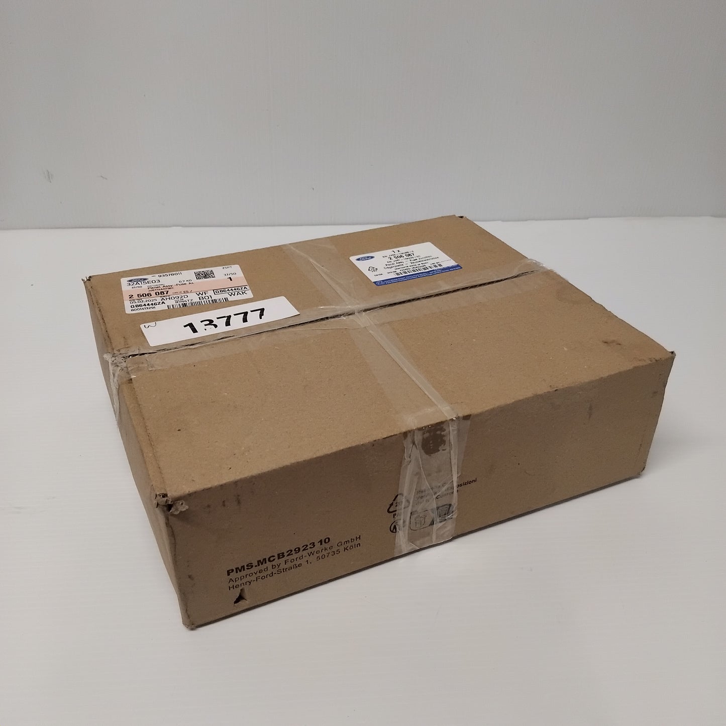 Genuine Fuse Box - Ford Focus / Kuga / Transit | 2506087