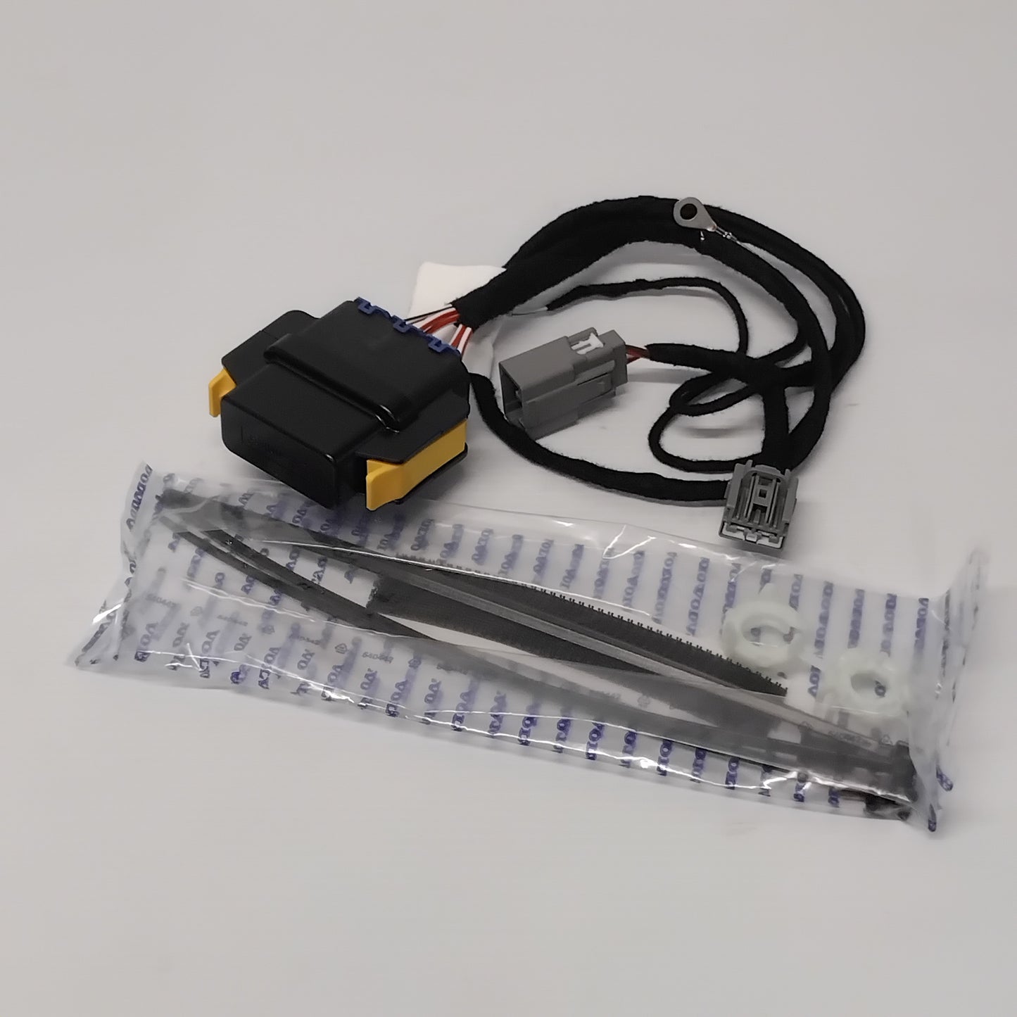 Genuine Volvo Fuse Box | 32204026