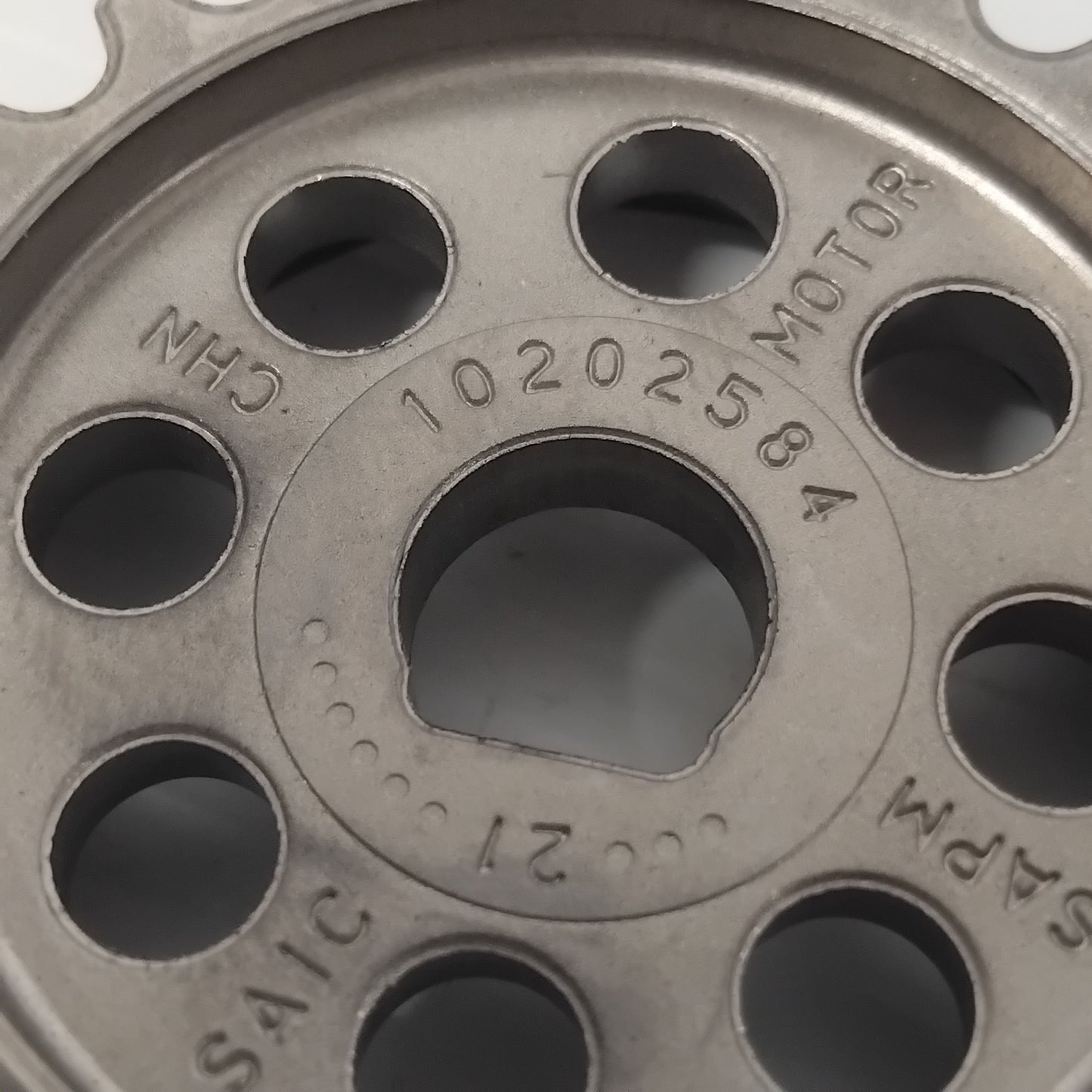 Genuine MG Pulley-O/Pmp | 10202584