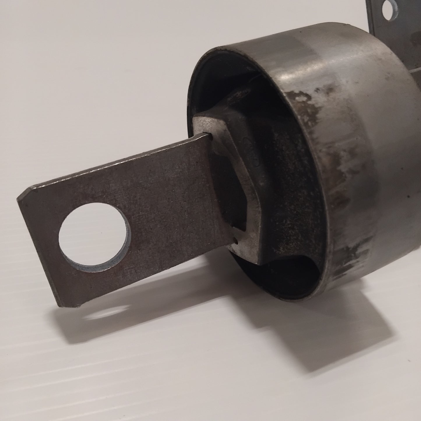 Genuine Volvo Bushing | 31476225