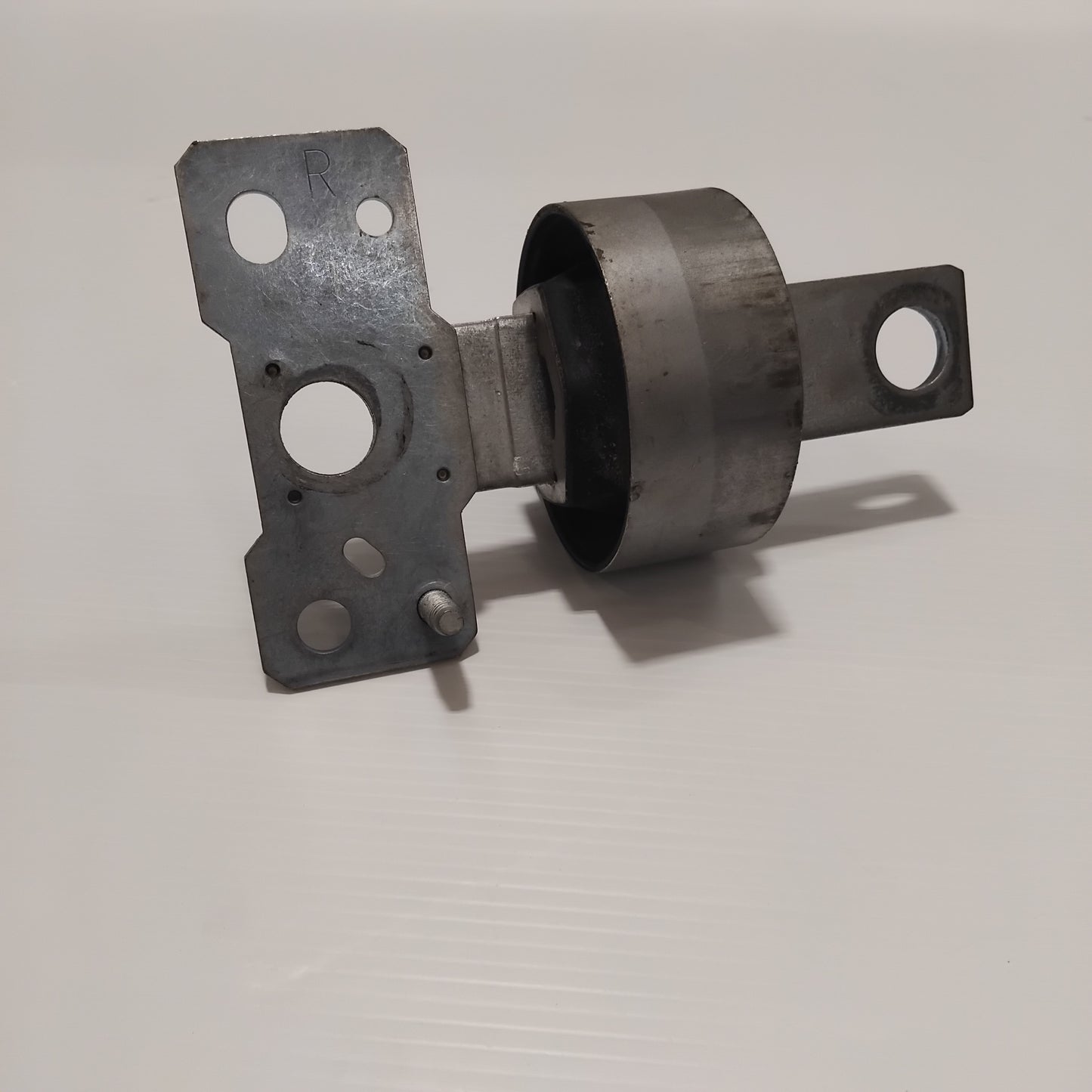 Genuine Volvo Bushing | 31476225