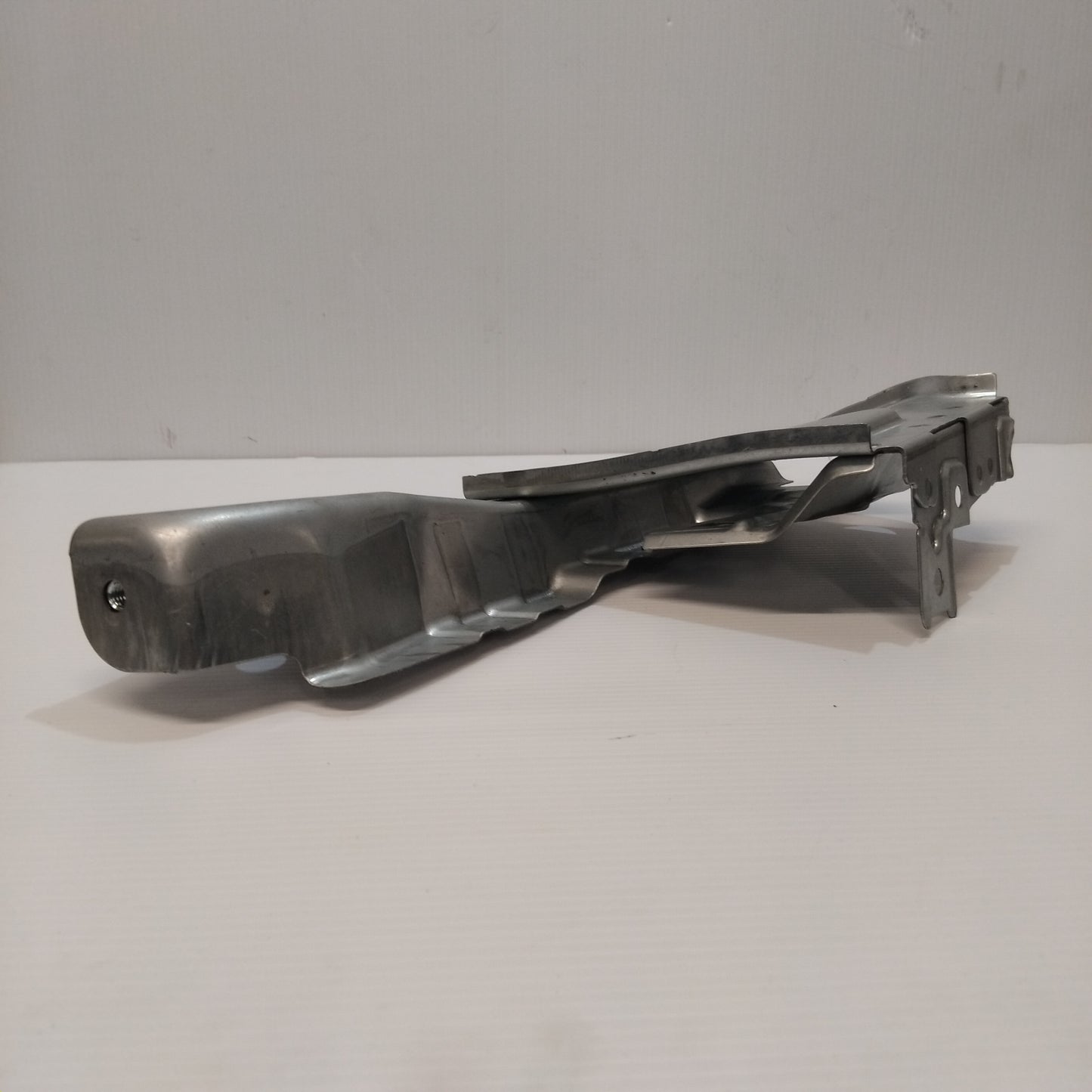 Genuine Right Fender Bracket - Ford Focus C-Max 2010-2015 | 1767302