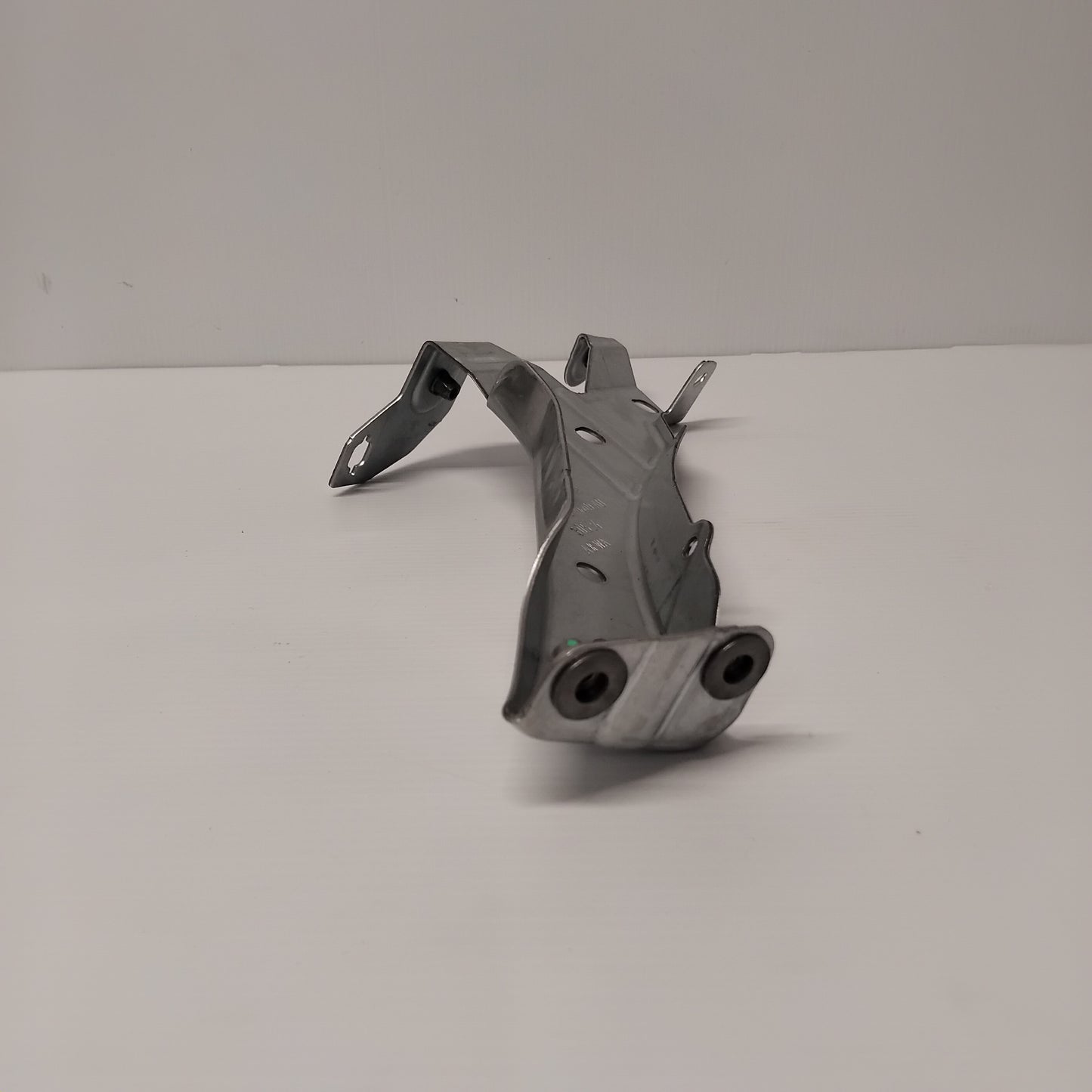 Genuine Front Left Fender Extension Bracket - Ford Focus 2018- | 2311070