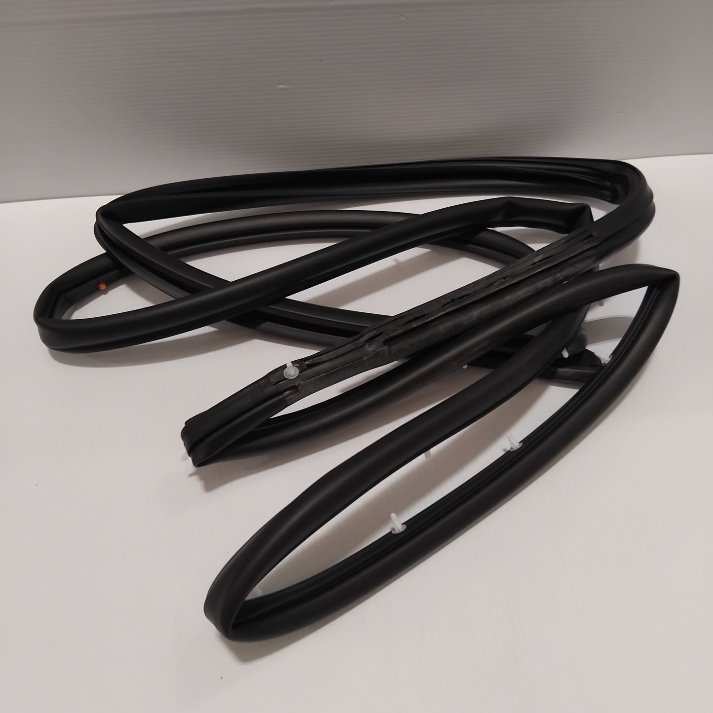 Genuine Kia W/Strip Assy-Fr Dr S | 8213007001