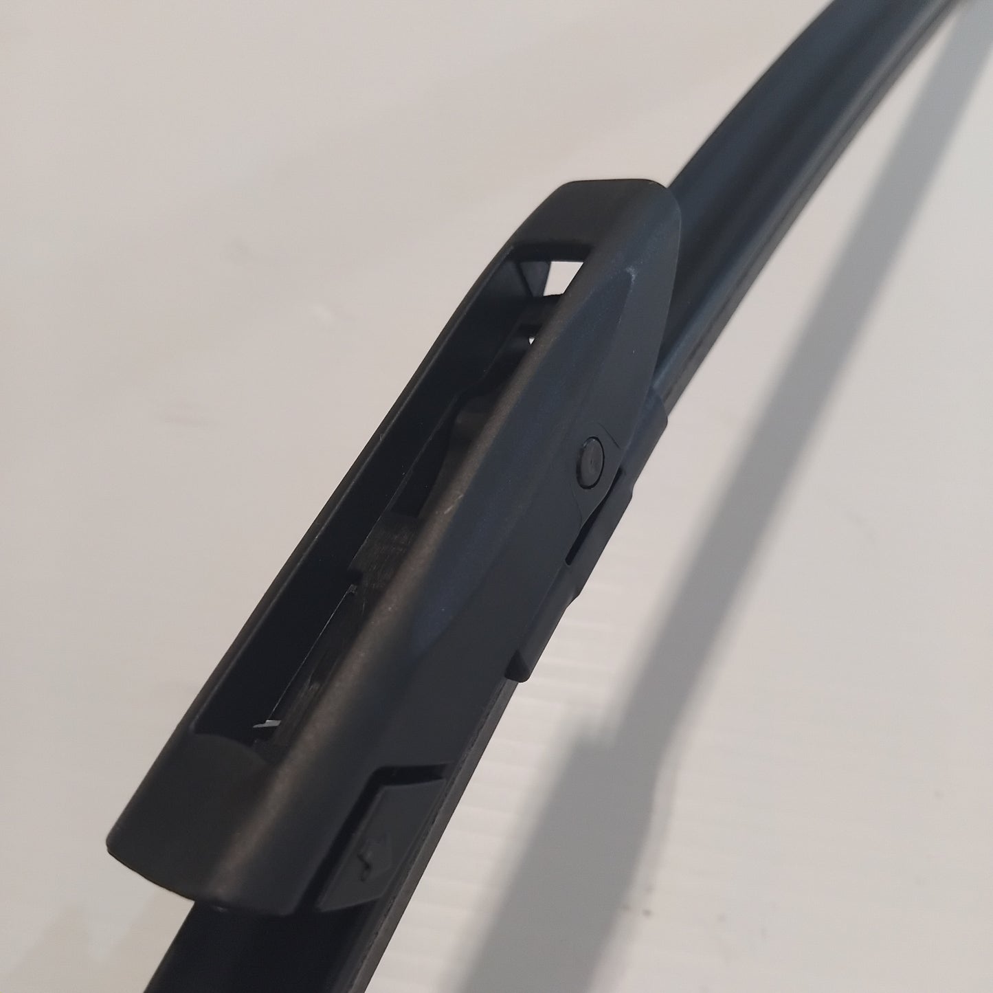 1x Genuine 24" Wiper Blade - Citroen C4 Cactus | 1611870780