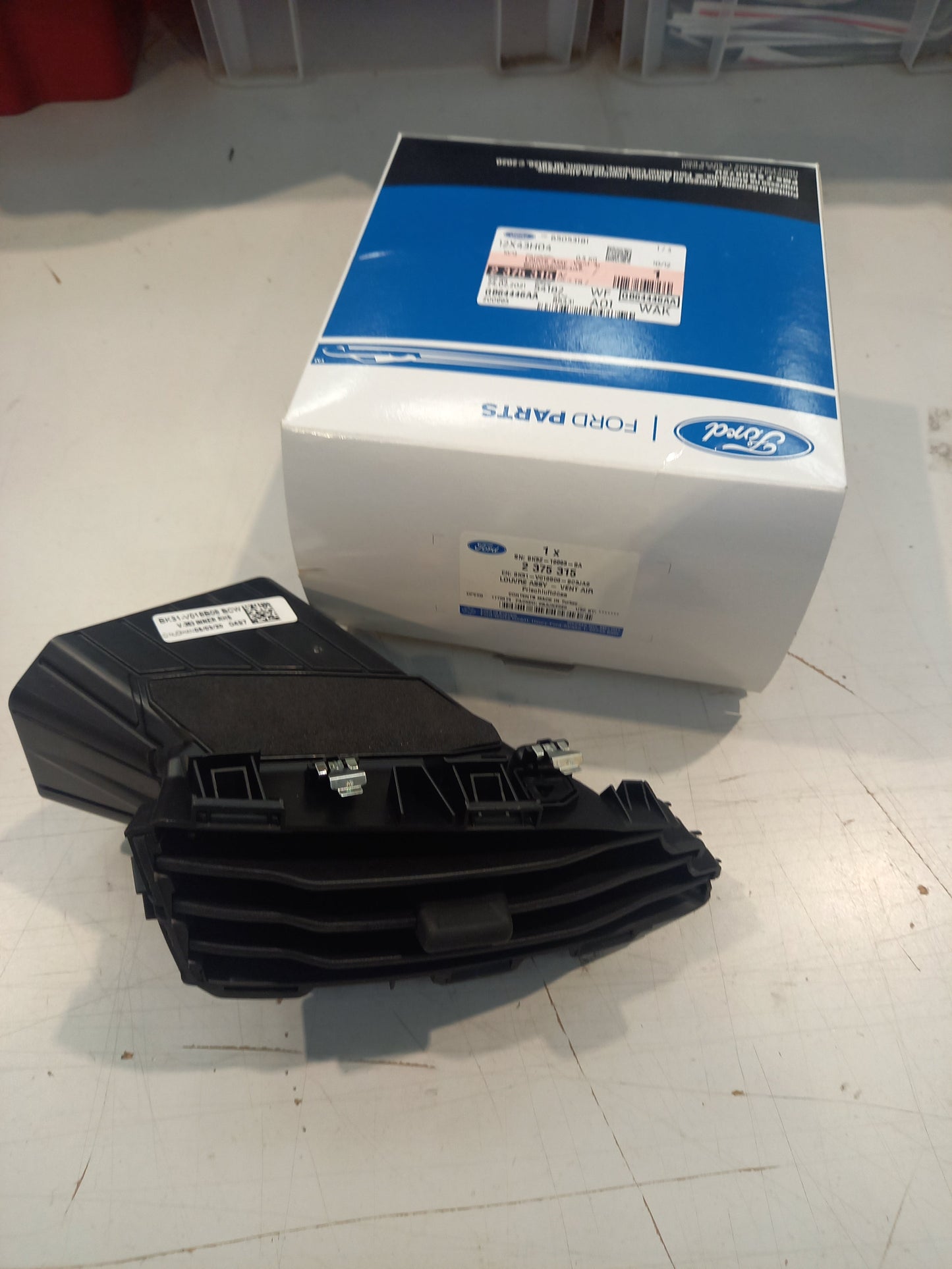 Genuine Ford Louvre Assy - Vent Air | 2375315
