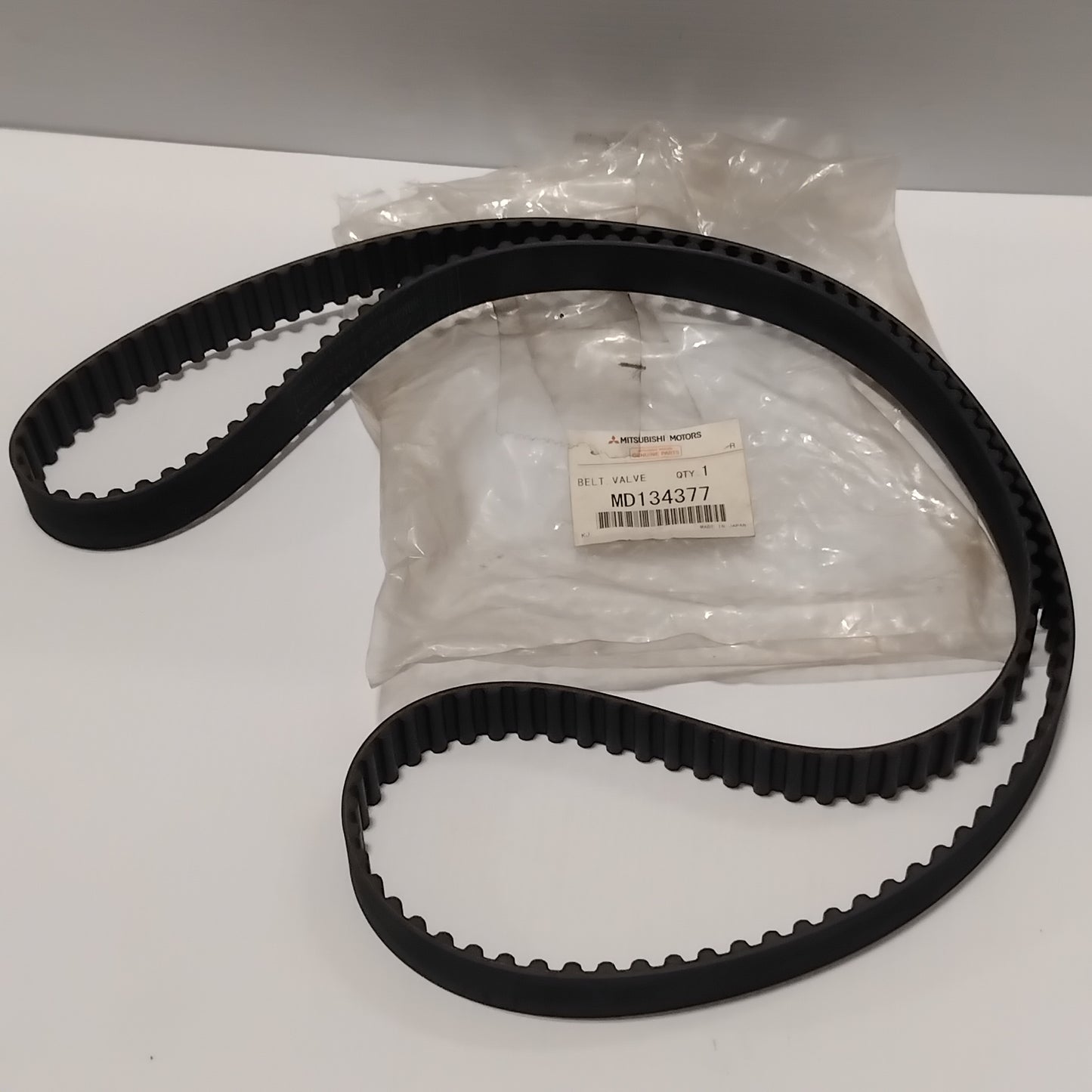 Genuine Mitsubishi ^Timing Belt | MD134377
