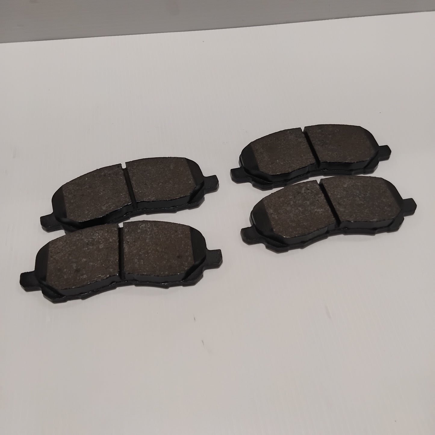 Genuine Mitsubishi Brake Pad Set,Fr | MZ690588