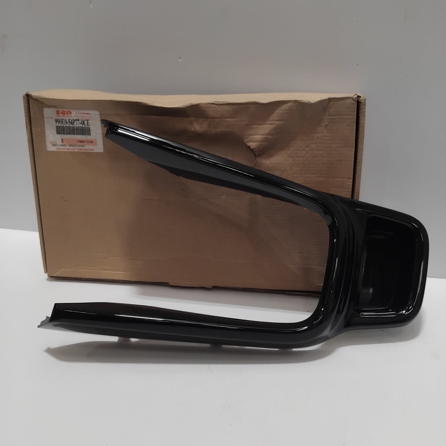 Genuine Centre Console Trim - Suzuki Vitara | 990E0-54P77-0CE