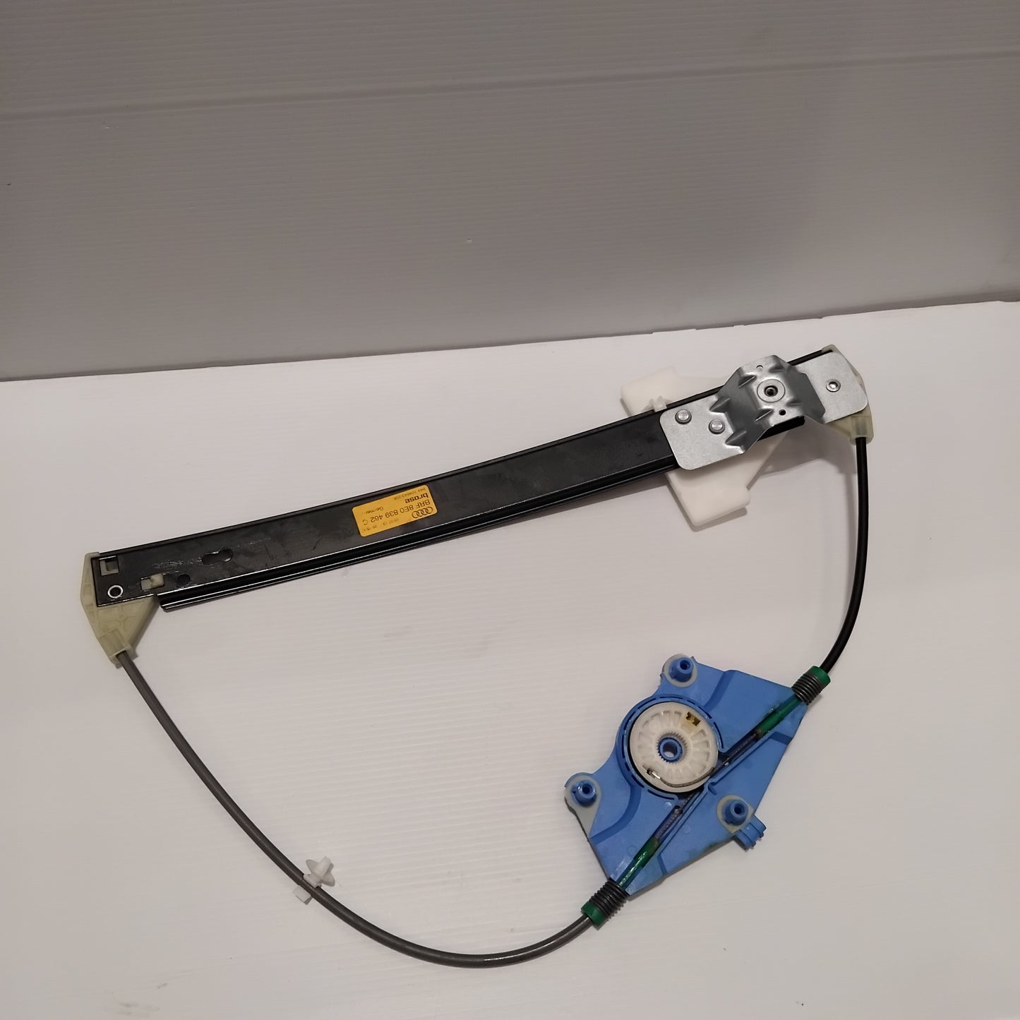 Genuine SEAT Regulator | 8E0839462C