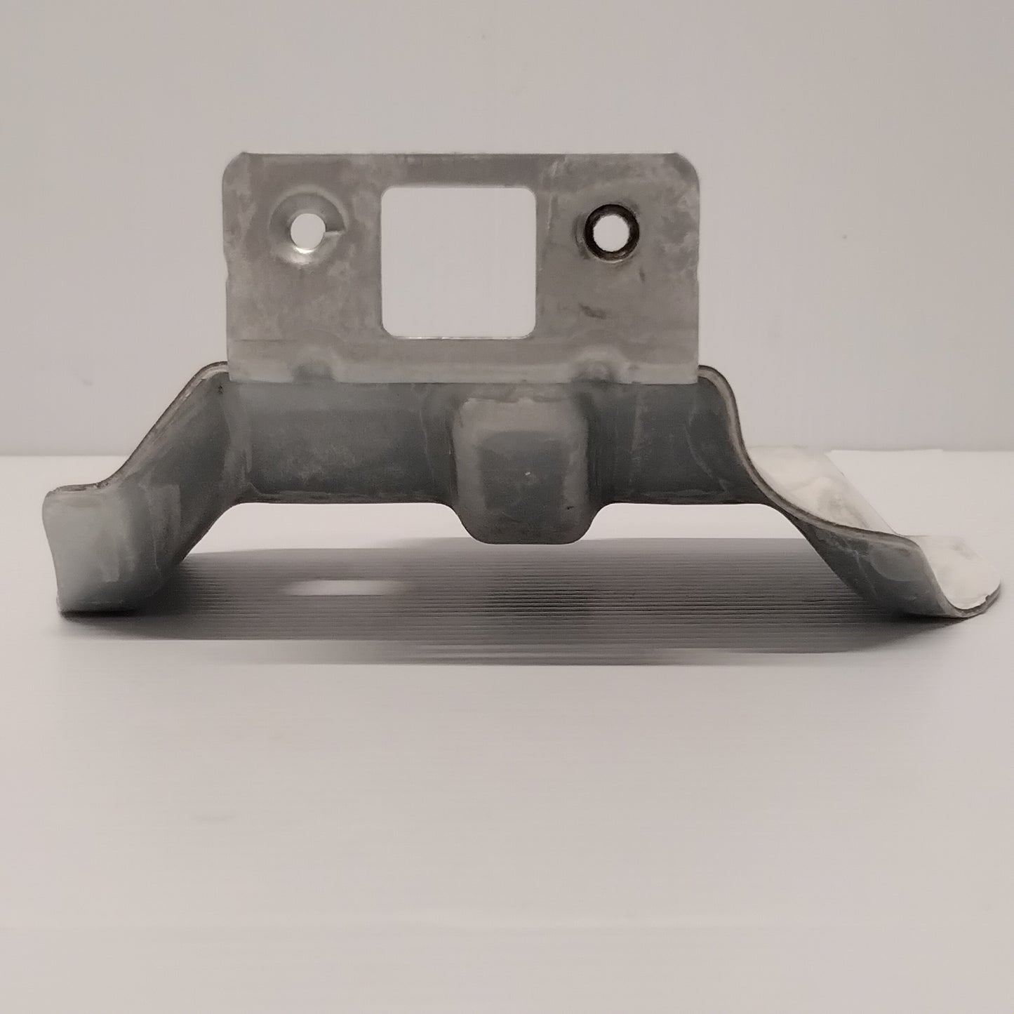 Genuine Front Right Fender Mounting Bracket - Ford Fiesta 2008-2012 | 1565042