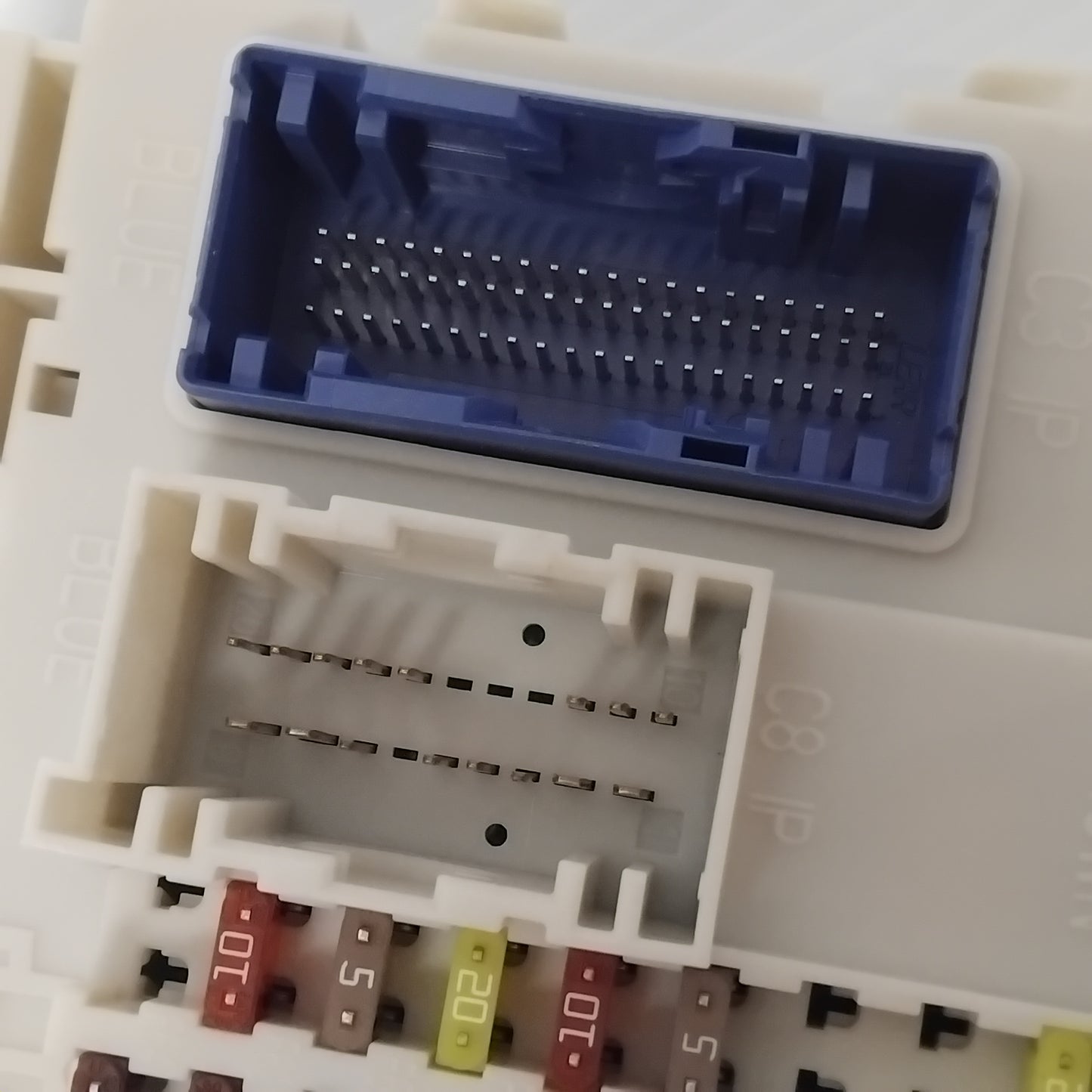 Genuine Fuse Box - Ford Focus / Kuga / Transit | 2506087