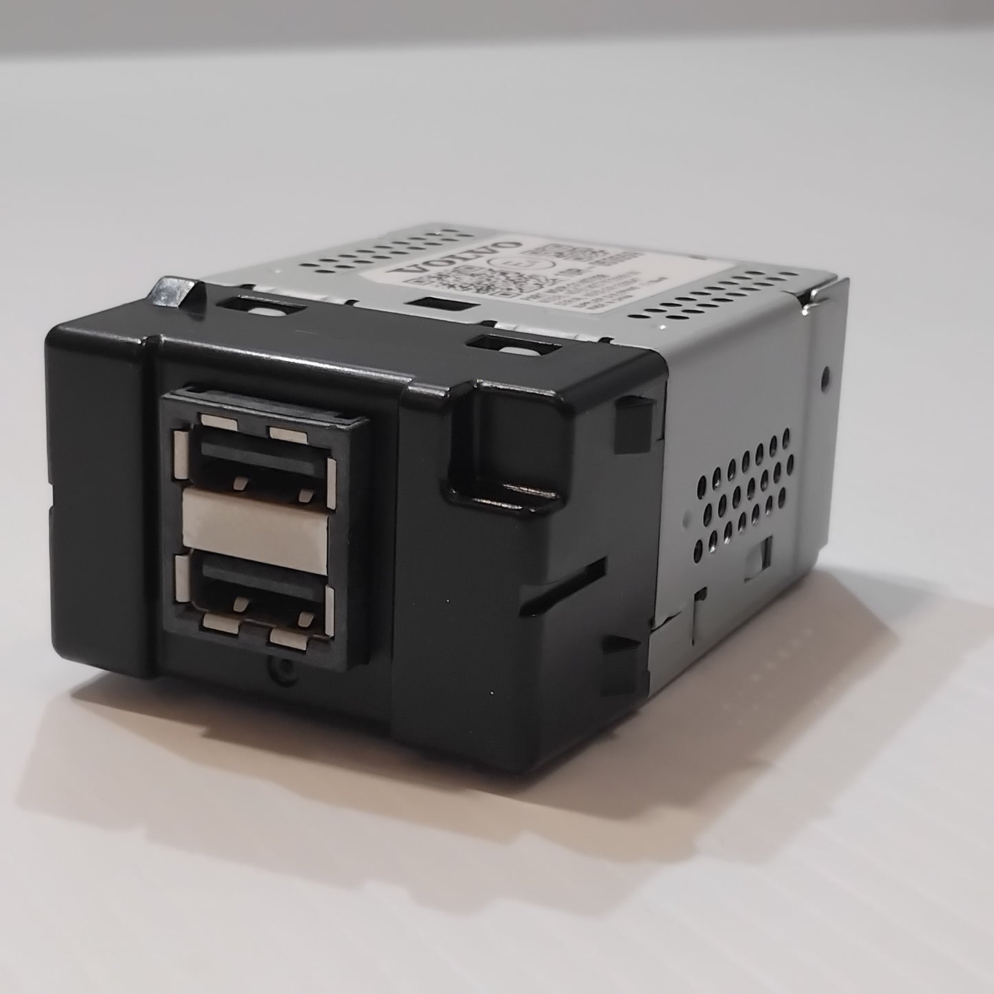 Genuine Volvo Usb Hub | 31407038