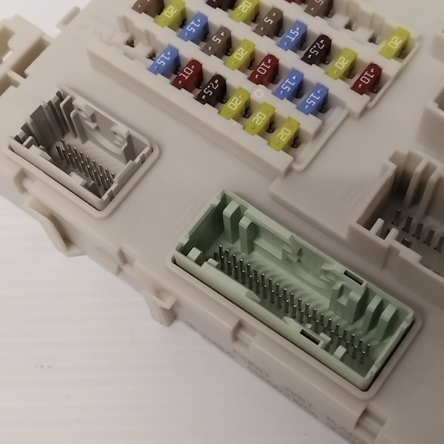 Genuine Fuse Box - Ford Focus / Kuga / Transit | 2506087