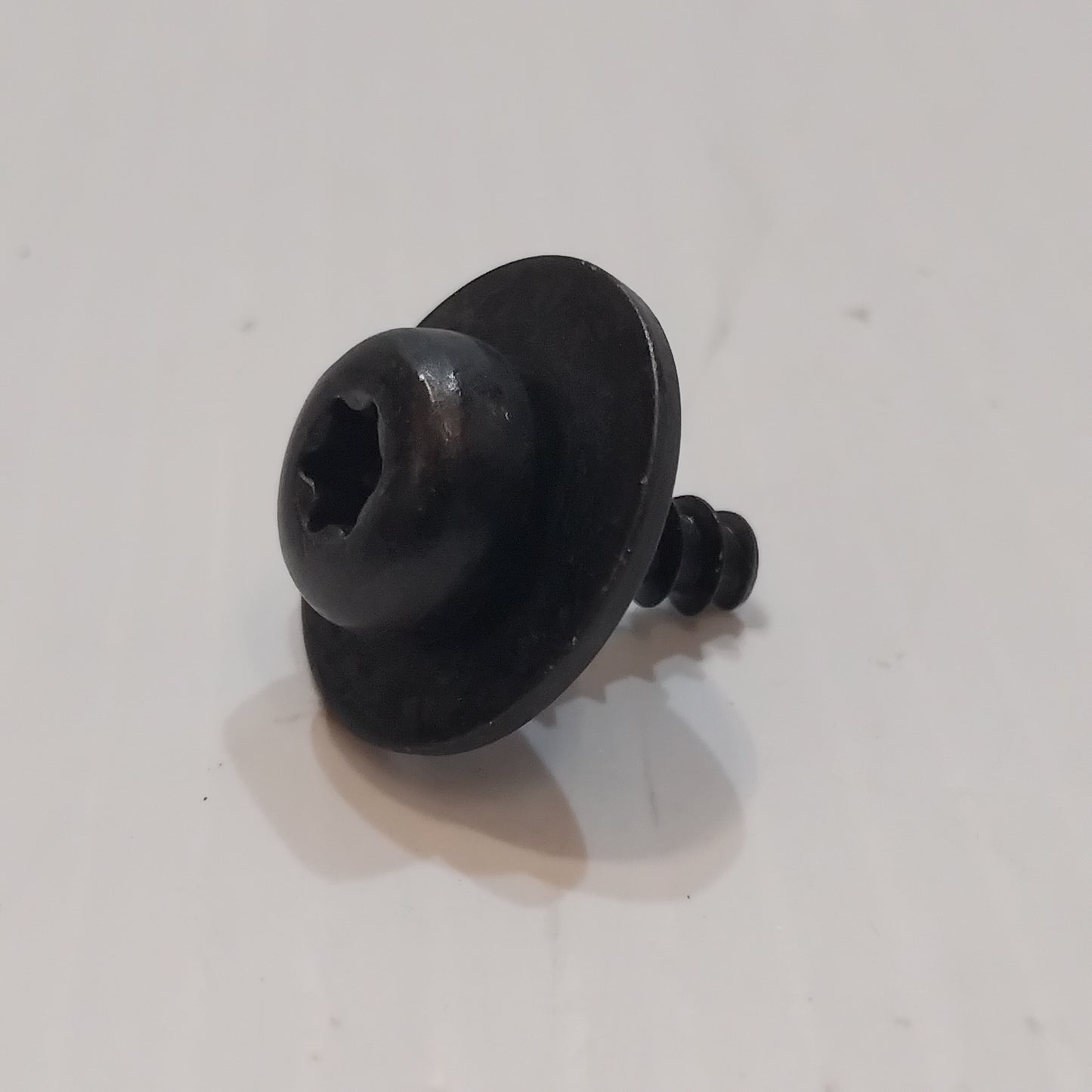 1x Genuine M5X15mm Wheel Arch Screw And Washer - Ford Focus 2018- | 1797372