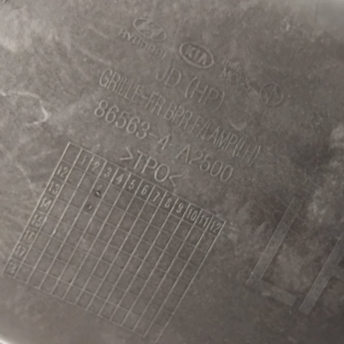 Genuine Kia Grille-Fr Fog Lamp B | 86563A2500