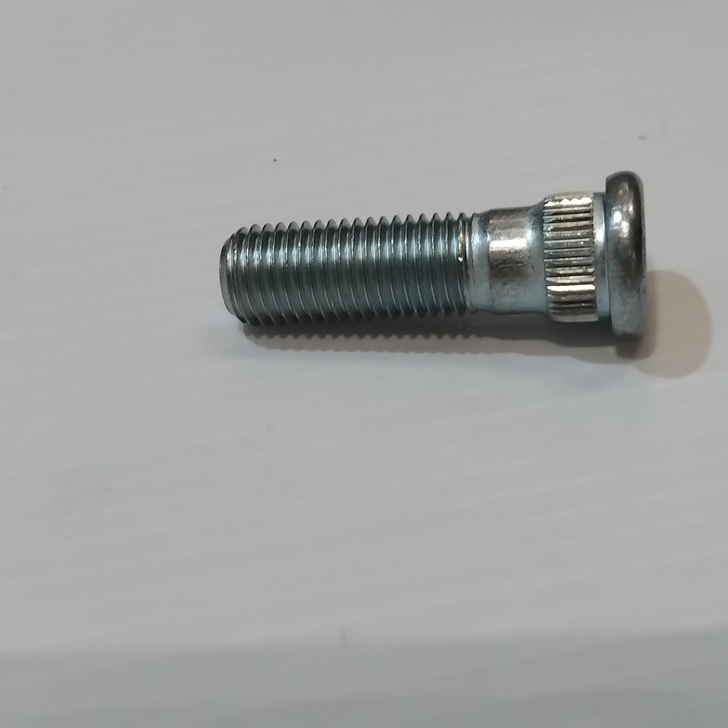 Genuine Mitsubishi Bolt,Rr Wheel Hub | MU159002
