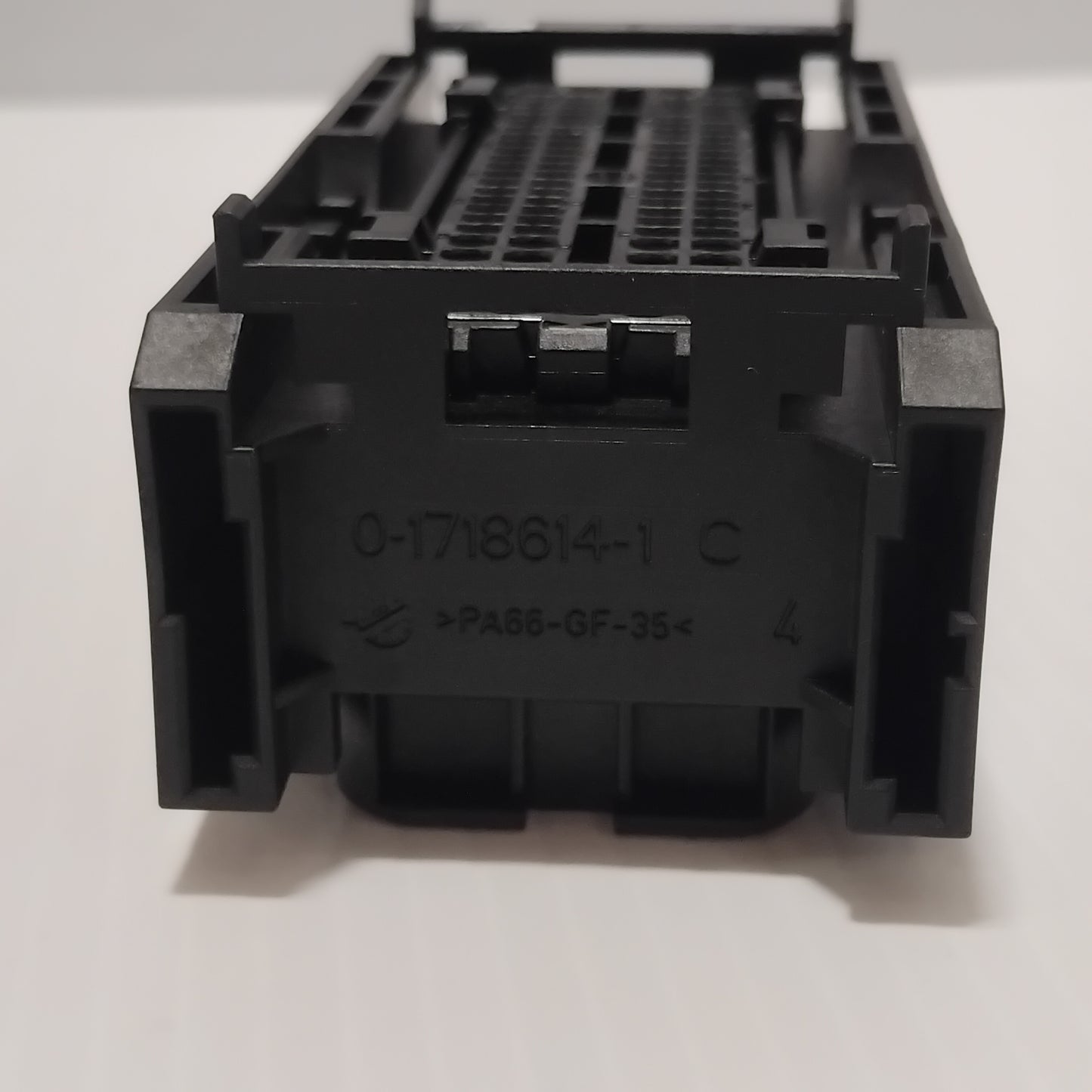Genuine Volvo Receptacle Housing | 31268291
