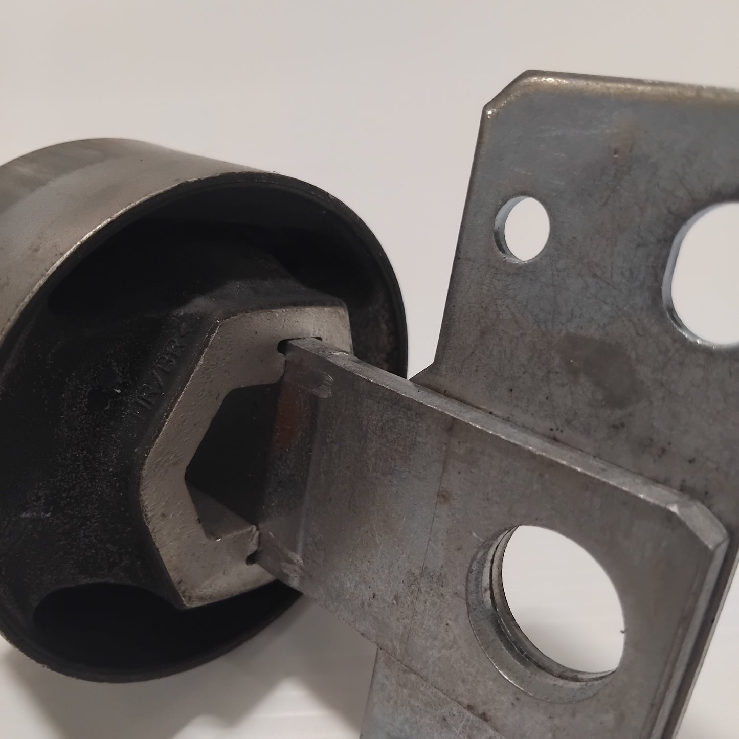 Genuine Volvo Bushing | 31476225
