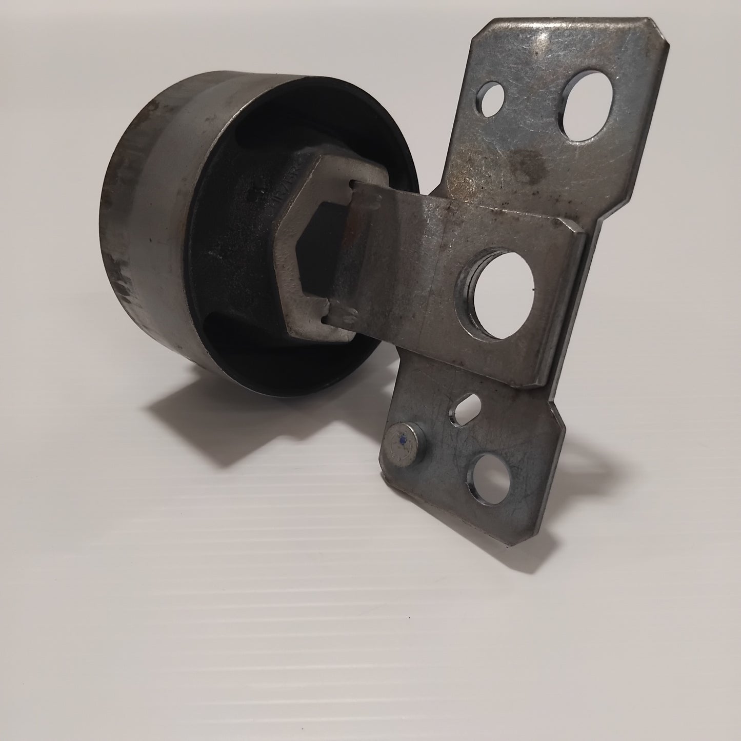 Genuine Volvo Bushing | 31476225