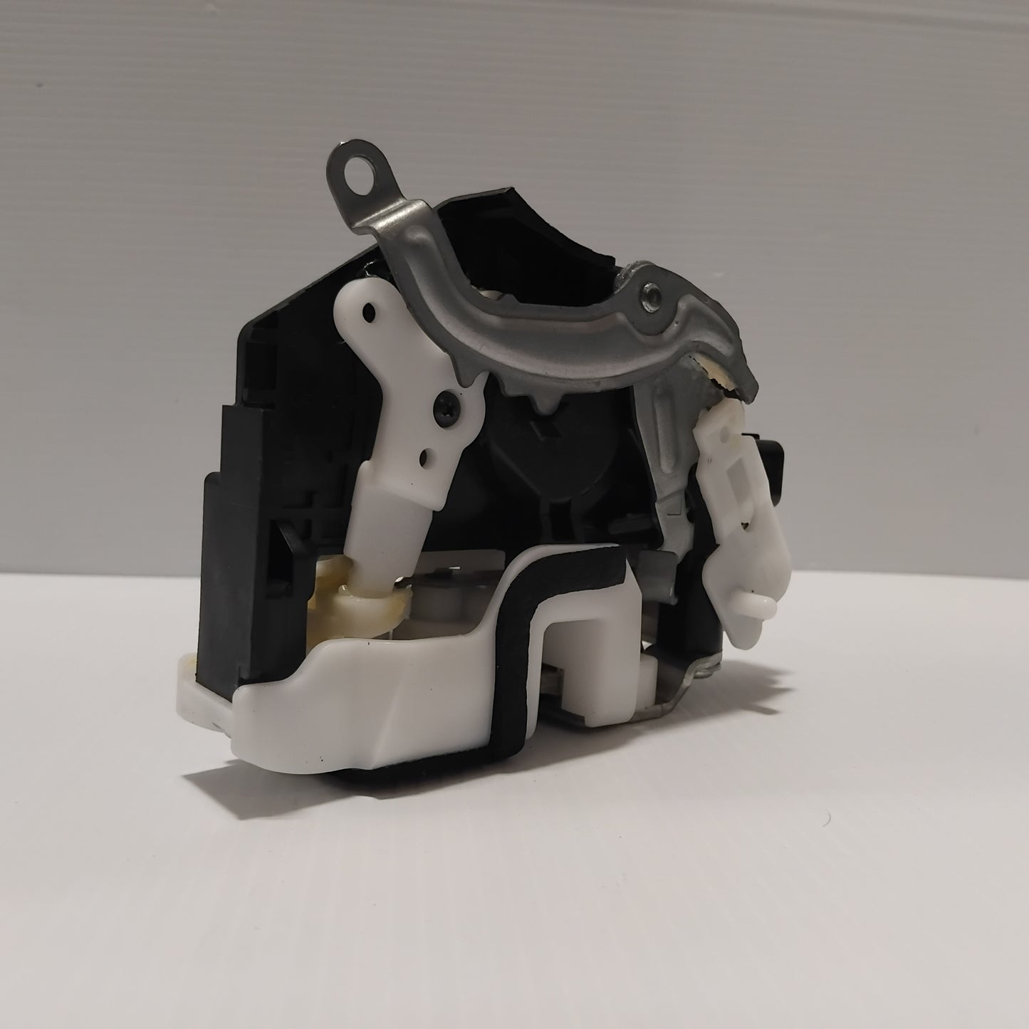 Genuine Mitsubishi Latch,Rr Door,Lh | MN159631