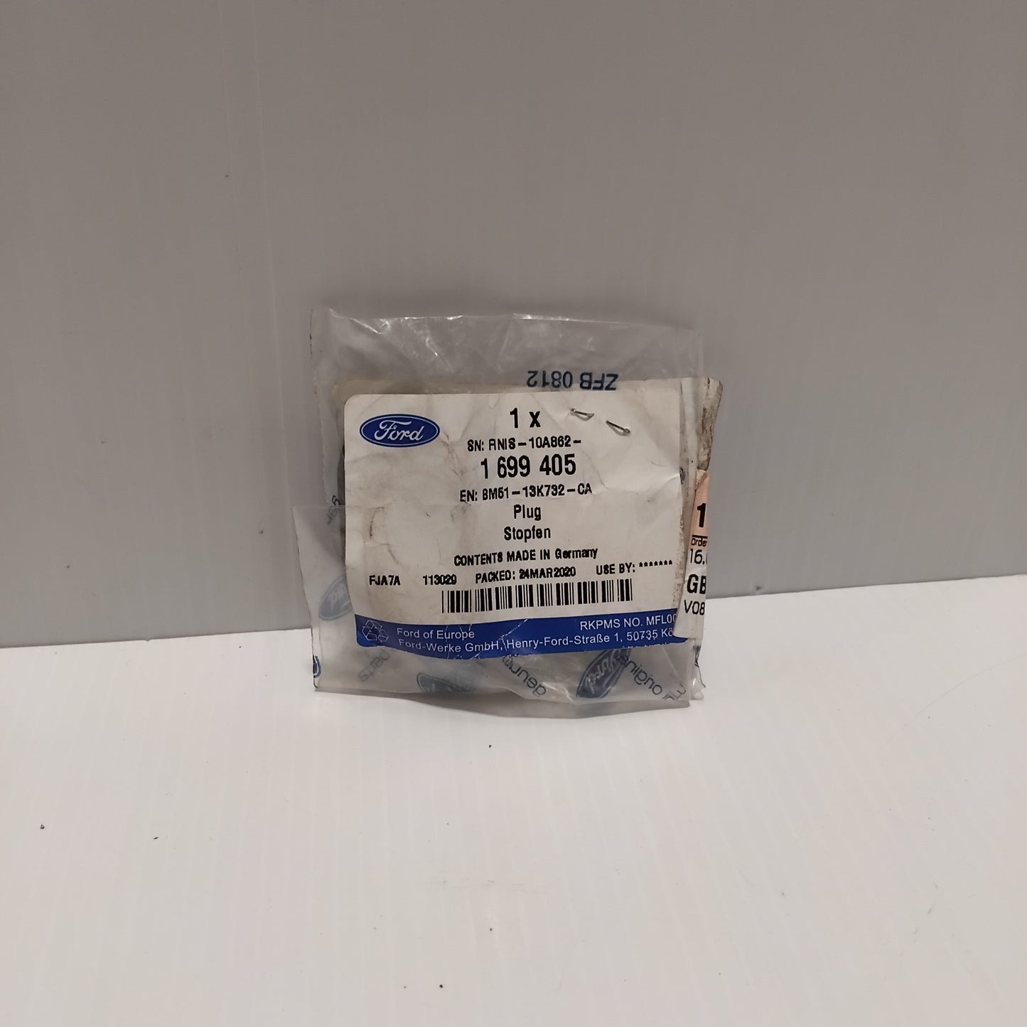 Genuine Ford Plug | 1699405
