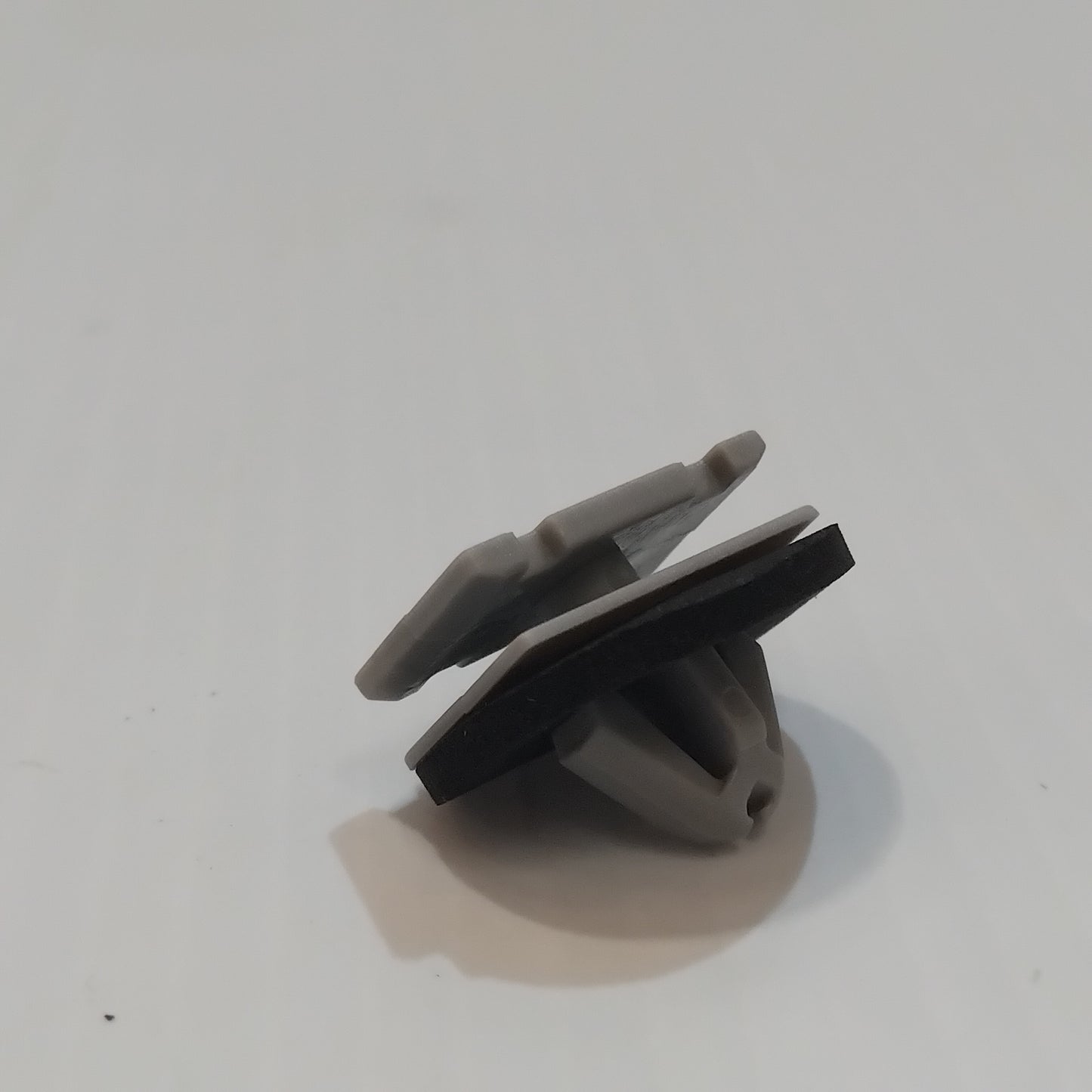 Genuine Body Rocker Moulding Pin - Ford KA 2018-2019 | 2251480