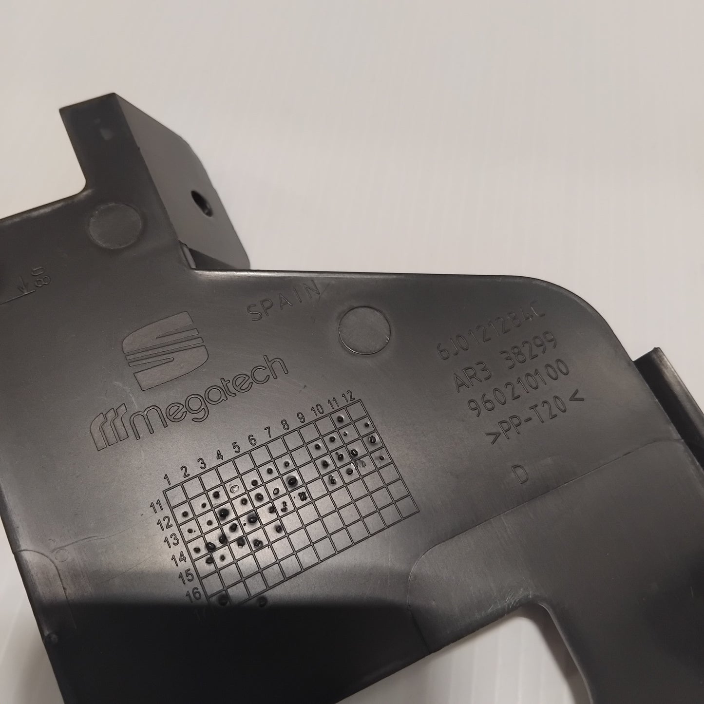 Genuine SEAT Air Duct | 6J0121284C