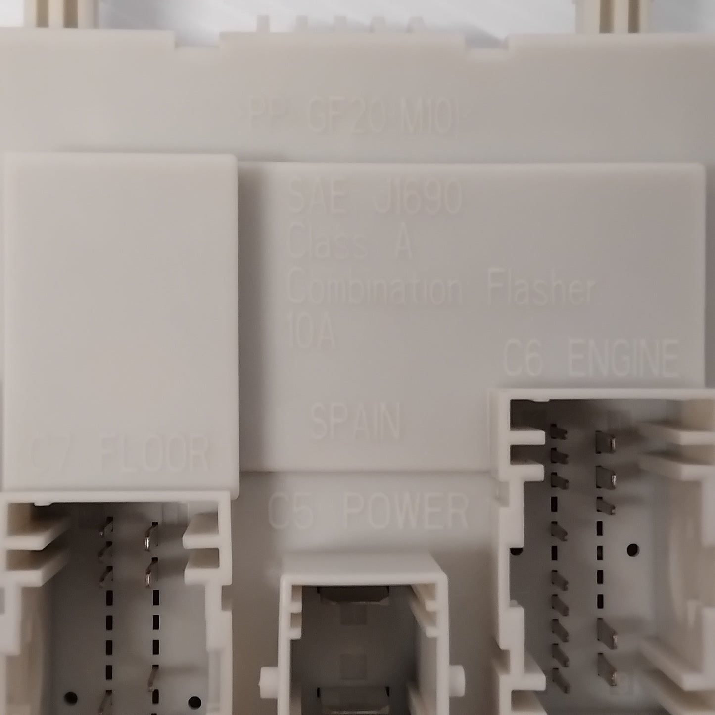Genuine Fuse Box - Ford Focus / Kuga / Transit | 2506087