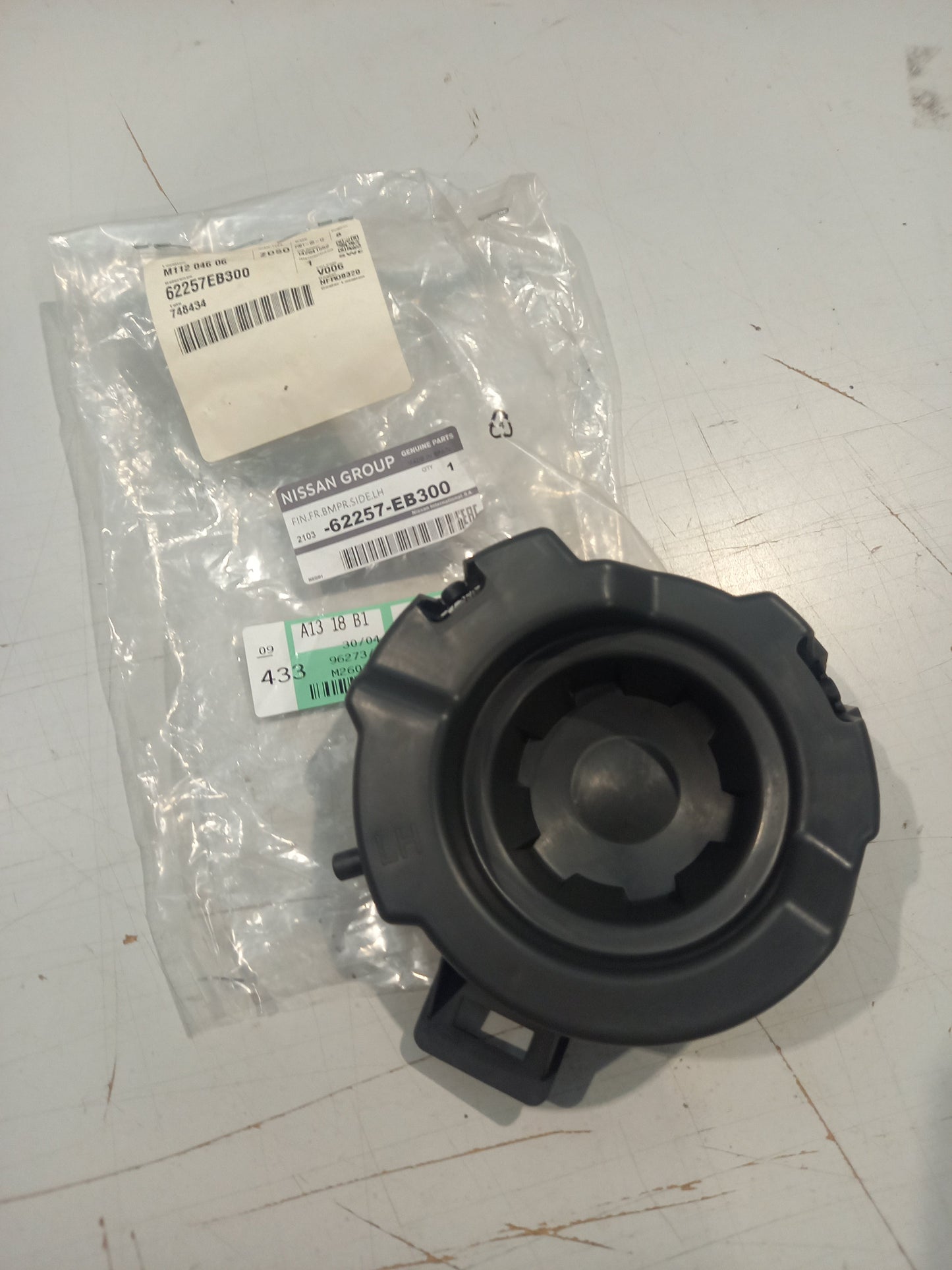 Genuine Nissan Finisher-Front | 62257EB300