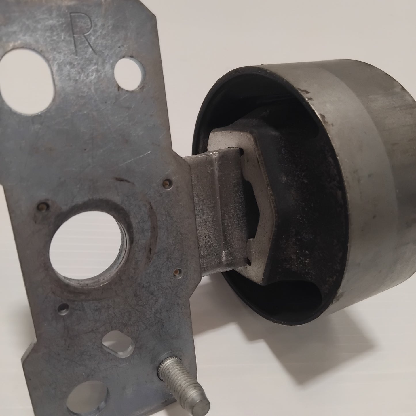 Genuine Volvo Bushing | 31476225