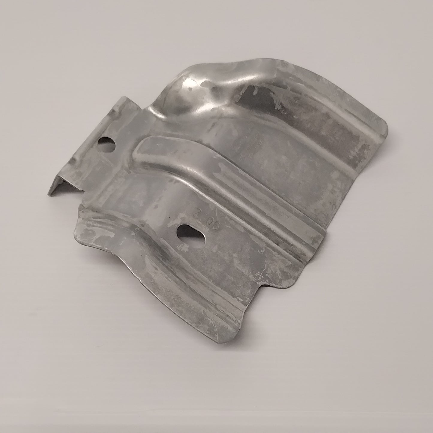Genuine Front Right Fender Mounting Bracket - Ford Fiesta 2008-2012 | 1565042