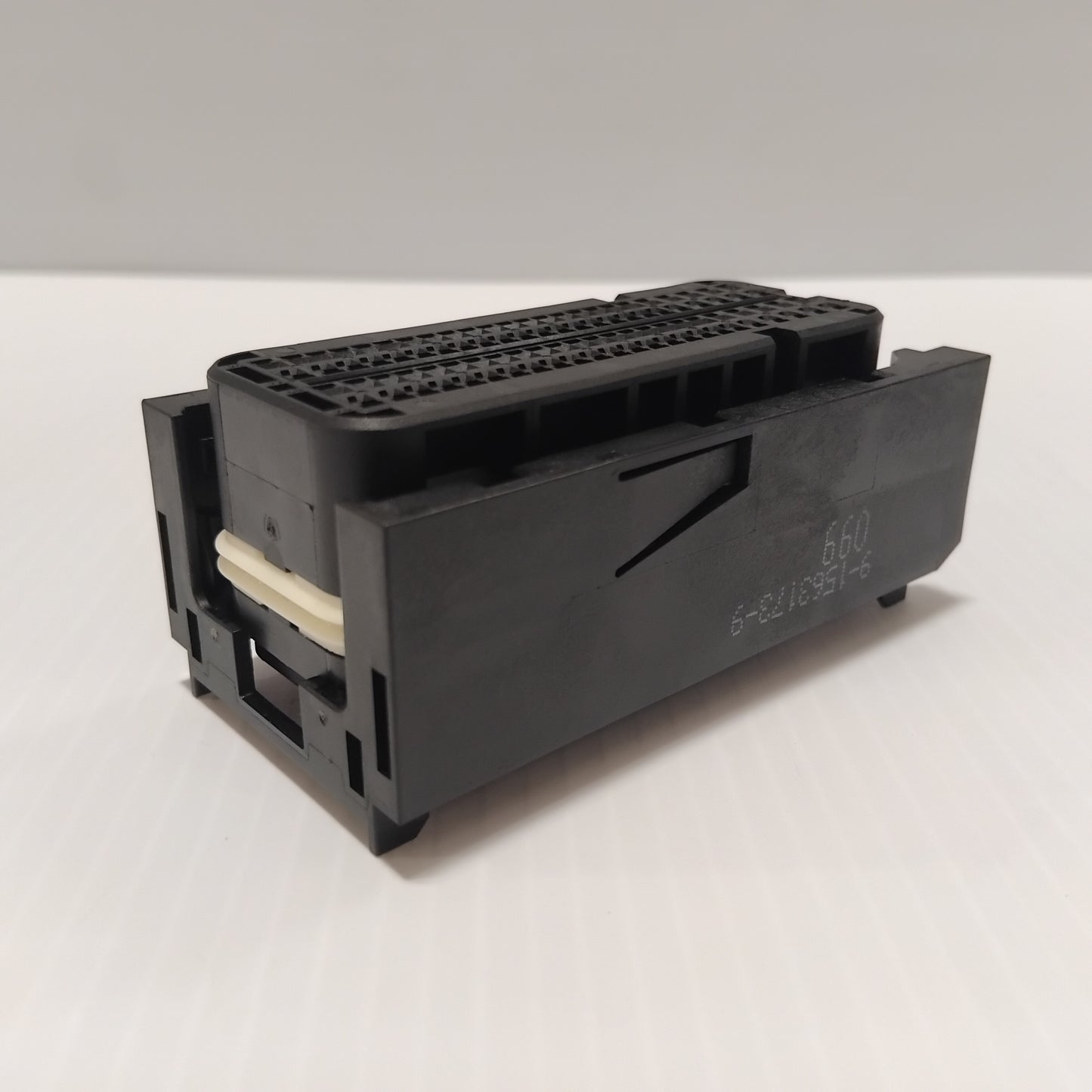 Genuine Volvo Receptacle Housing | 31268291
