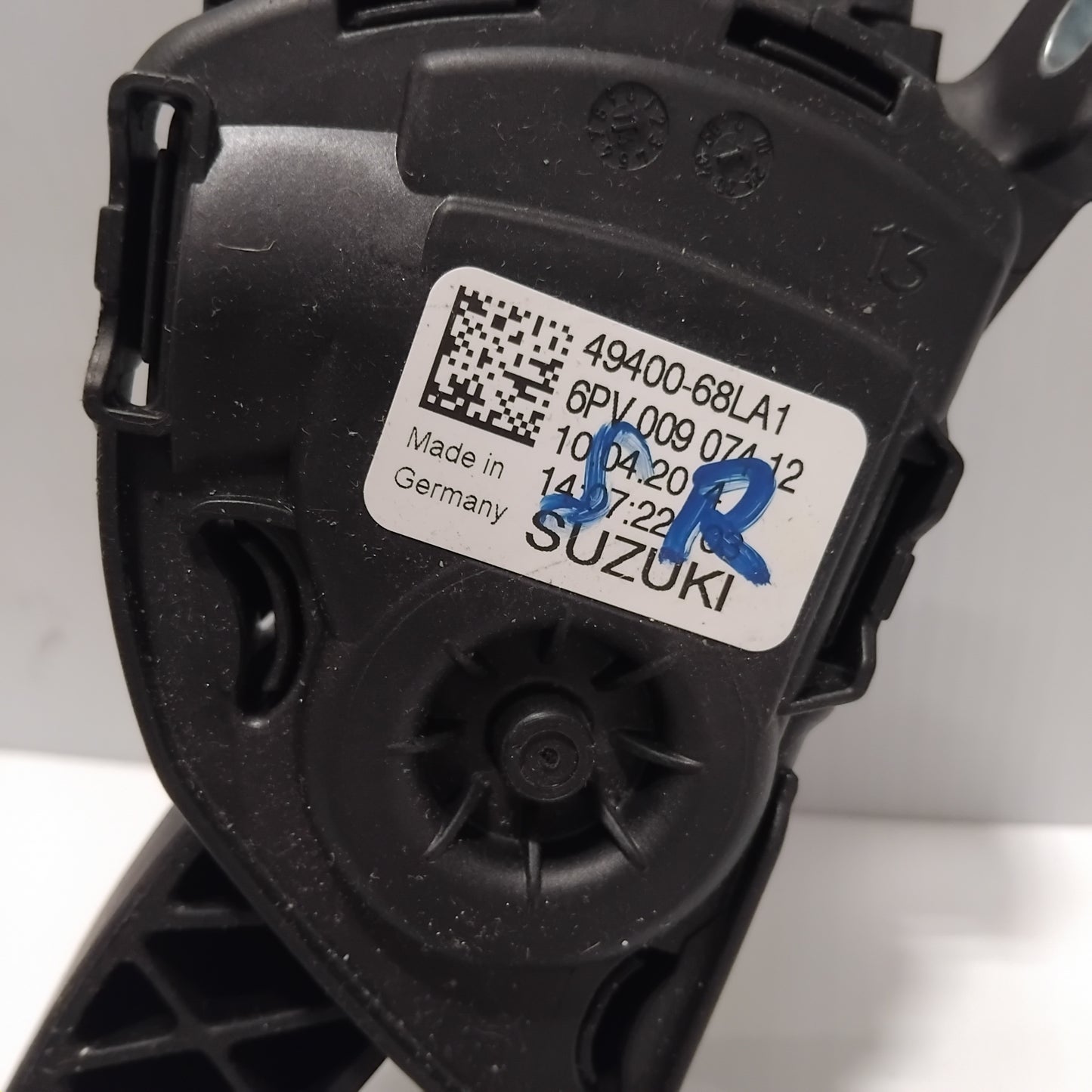 Genuine Suzuki Pedal,Accelerator Azg4 | 49400-68LA1-000