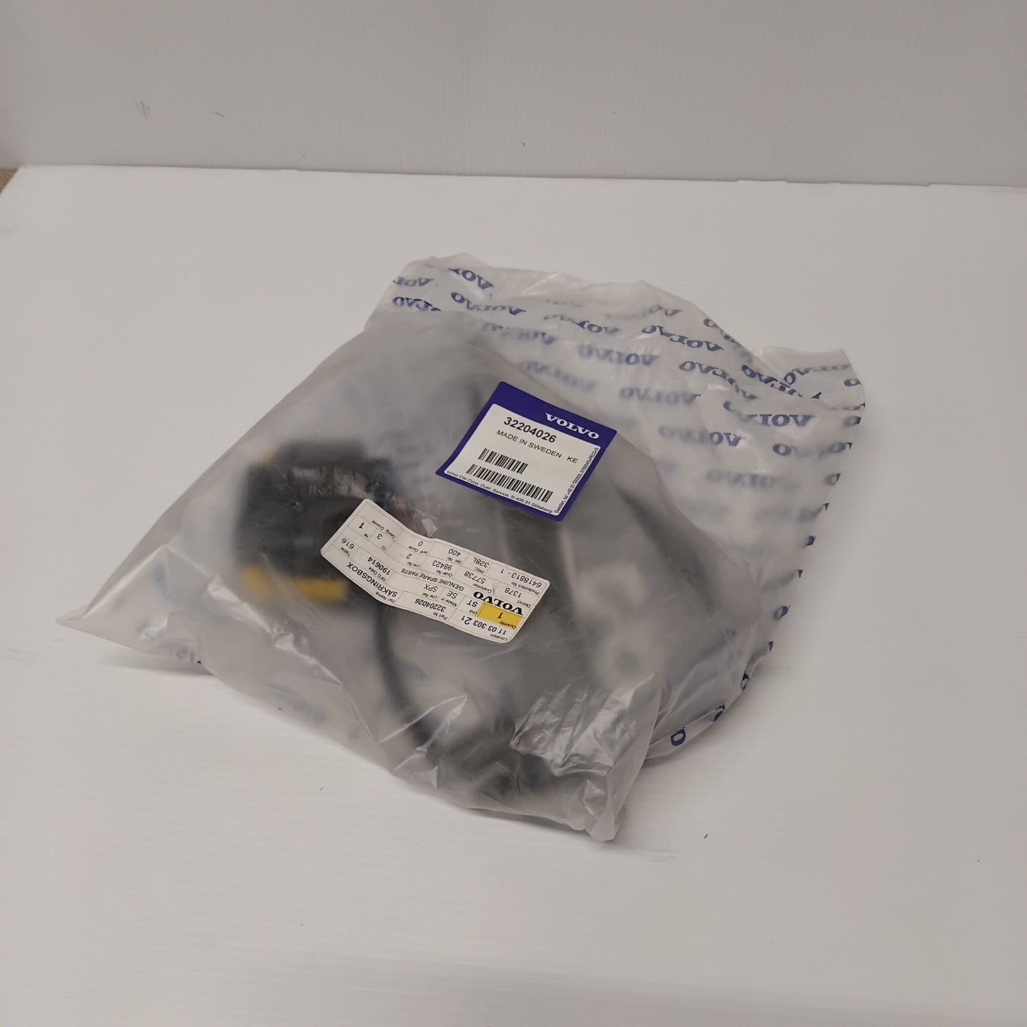 Genuine Volvo Fuse Box | 32204026