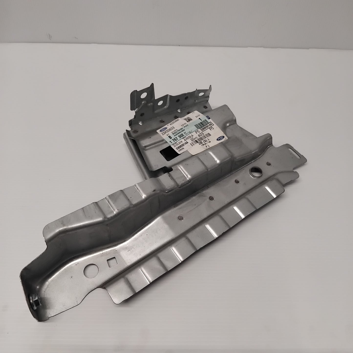 Genuine Right Fender Bracket - Ford Focus C-Max 2010-2015 | 1767302