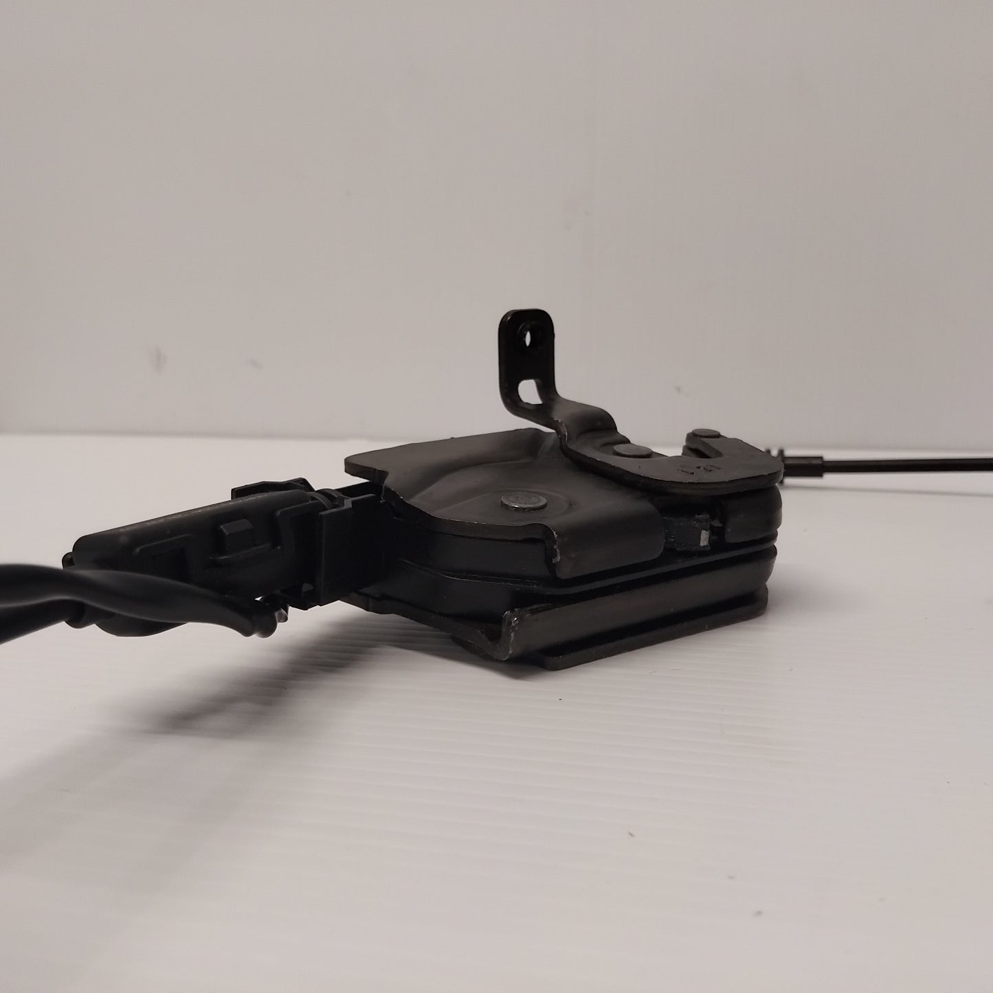 Genuine Front Left Door Latch - Ford B-Max 2012-2017 | 2014385