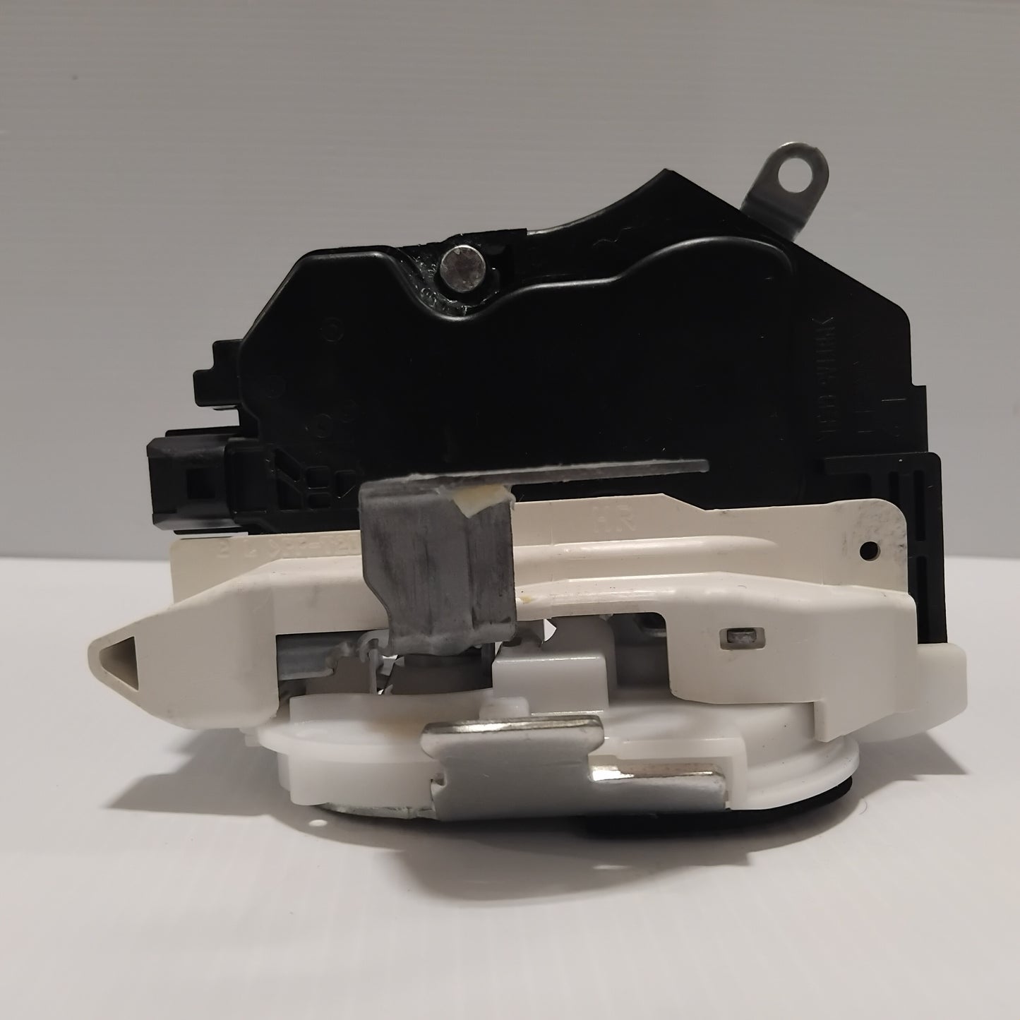 Genuine Mitsubishi Latch,Rr Door,Lh | MN159631