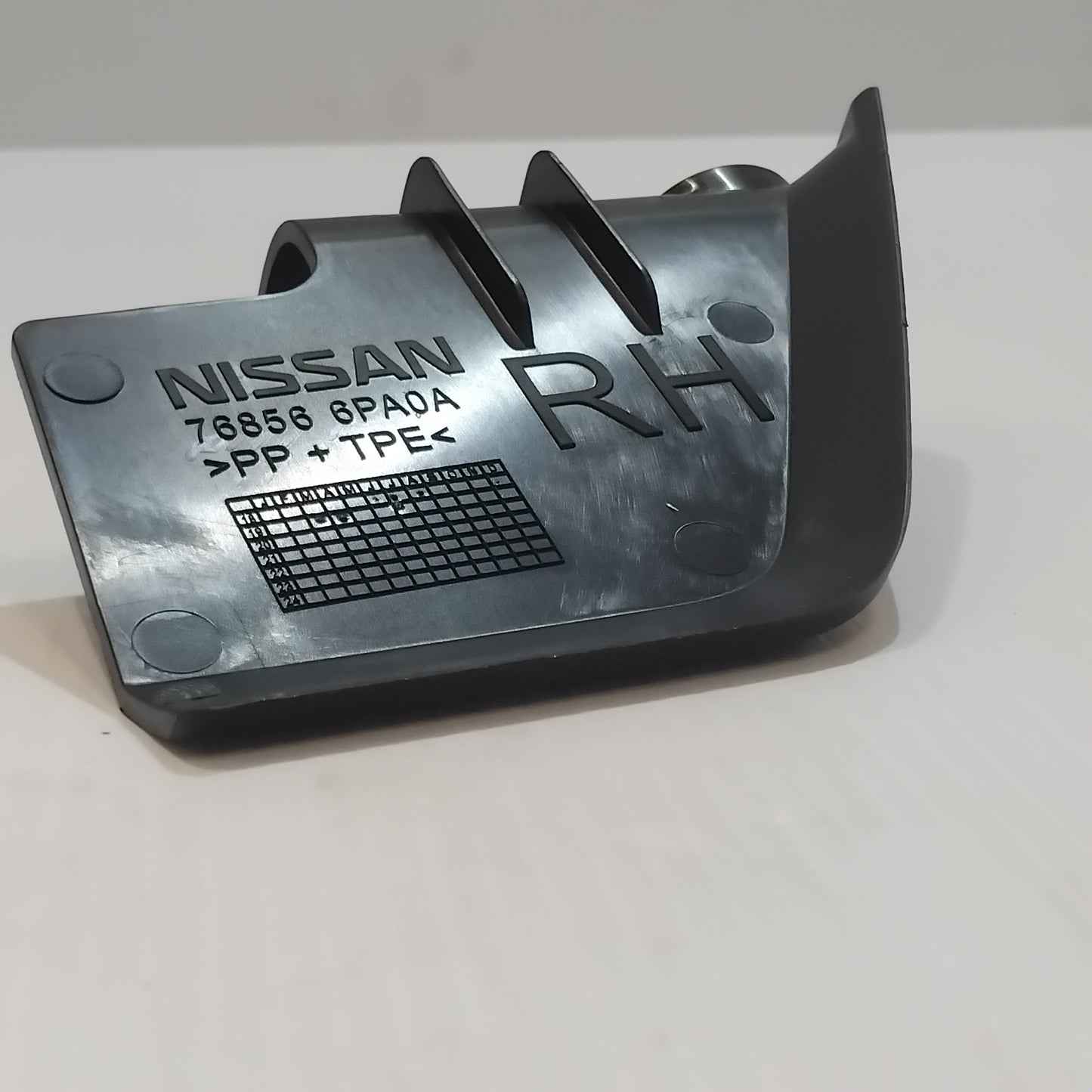 Genuine Nissan Mudguard-Center | 768566PA0A
