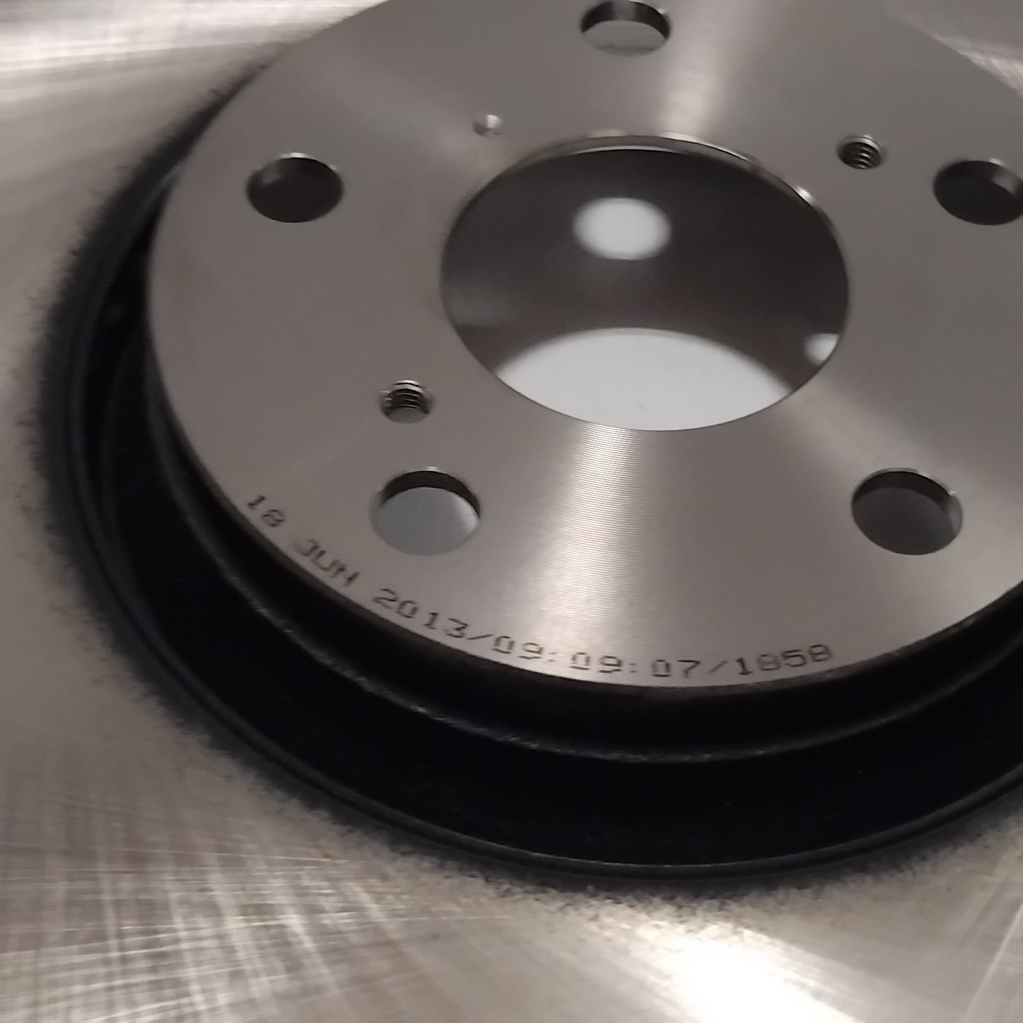 Genuine Front Brake Disc - Toyota Avensis / Versa / Auris | 43512-02190