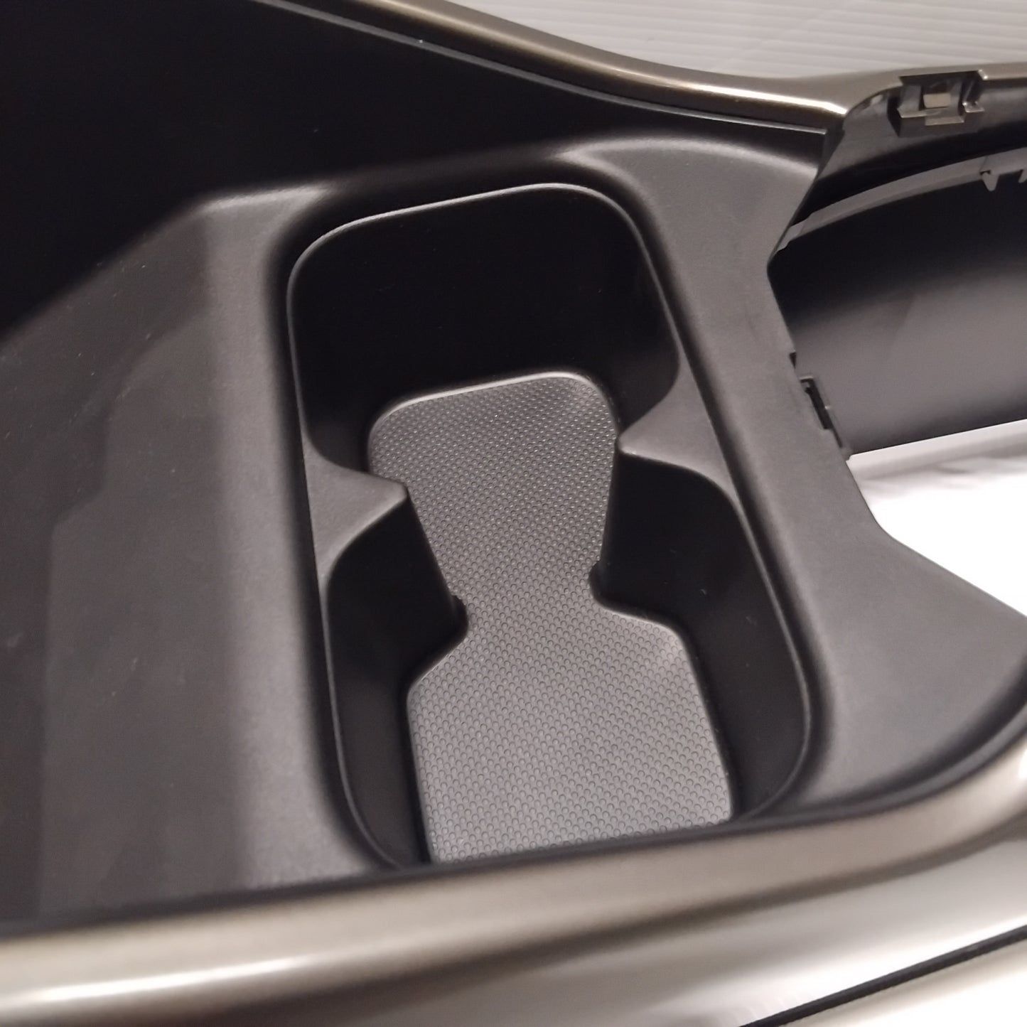 Centre Console Trim - Suzuki Ignis 2017 - Red | 99231-62R00-ZNB