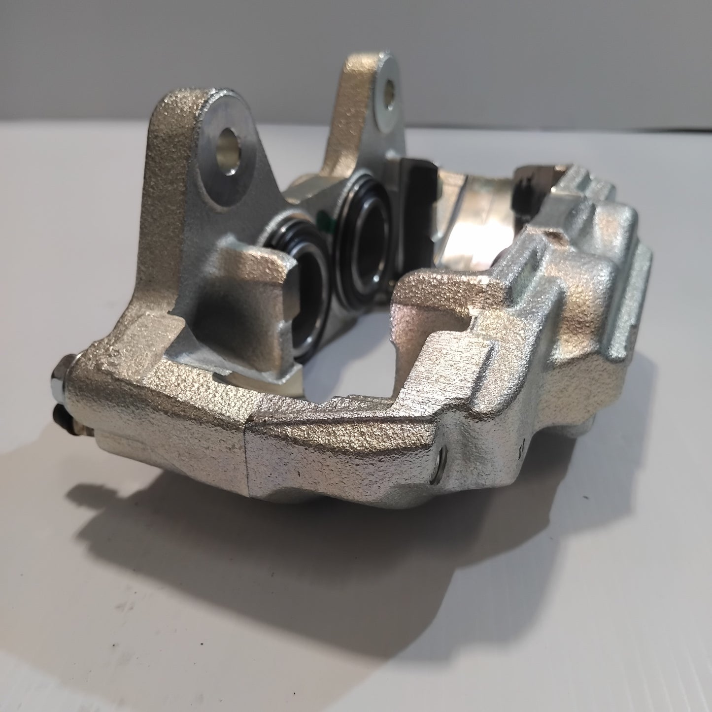Genuine Front Disc Brake Cylinder - Toyota | 47730-60261