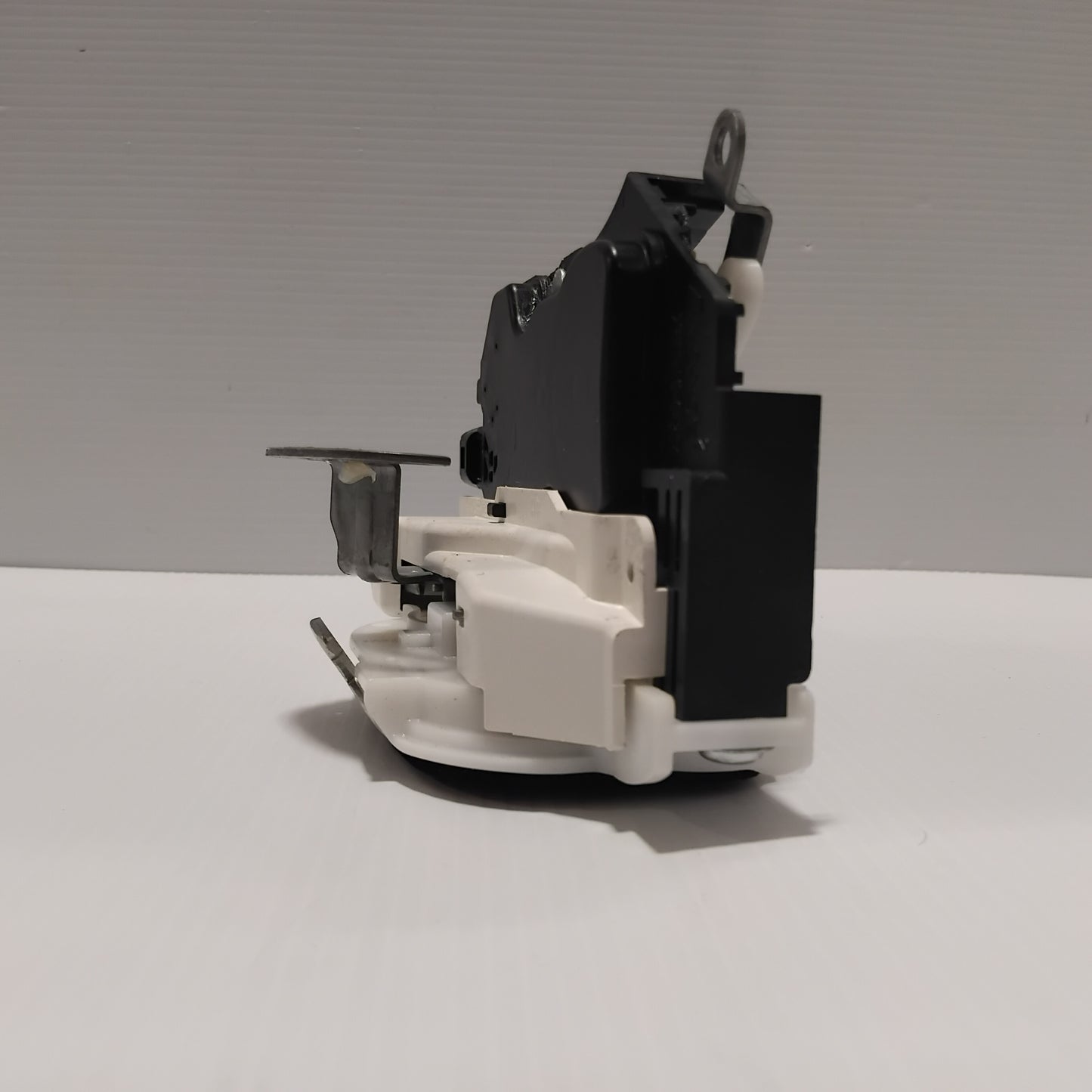Genuine Mitsubishi Latch,Rr Door,Lh | MN159631