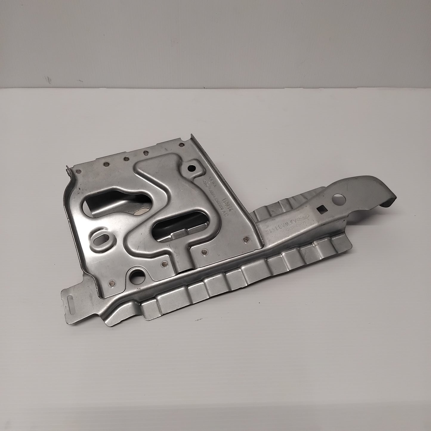 Genuine Right Fender Bracket - Ford Focus C-Max 2010-2015 | 1767302
