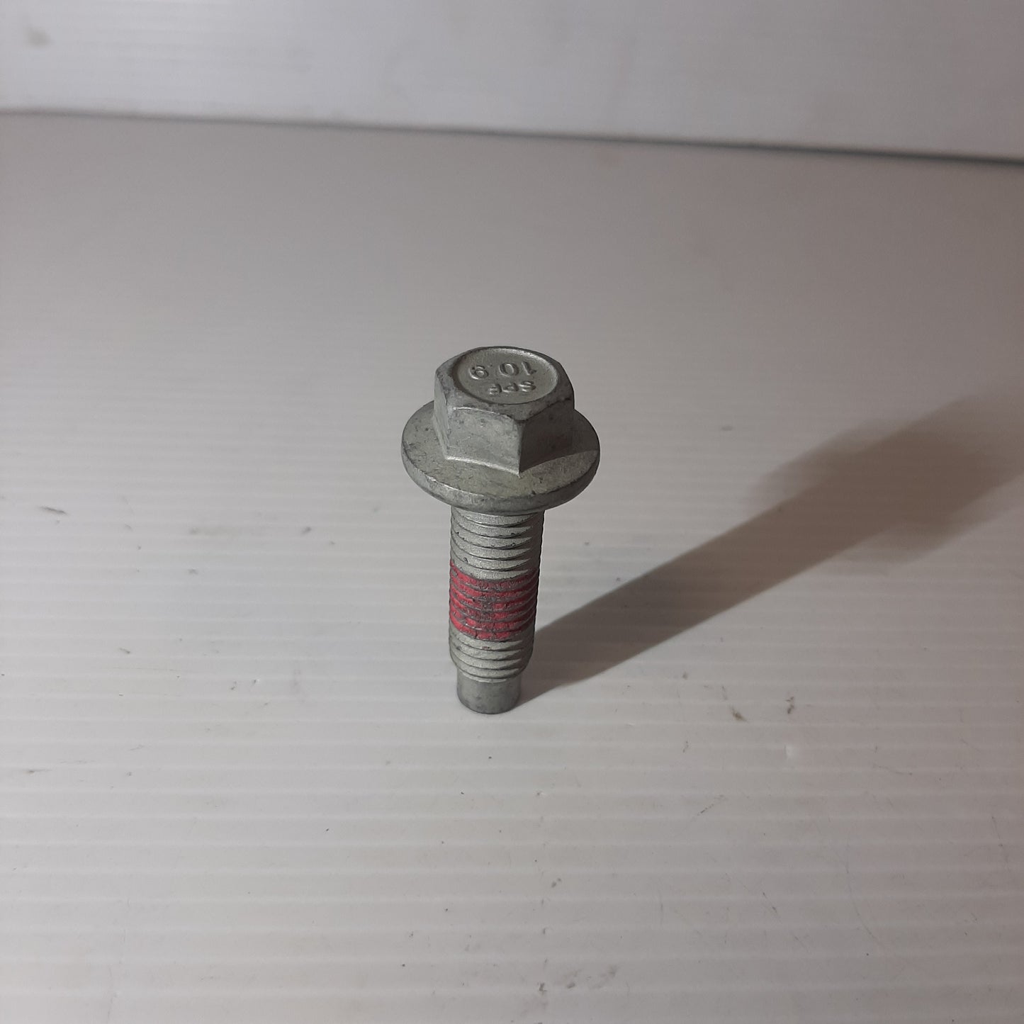 Genuine Ford Bolt | 2533093