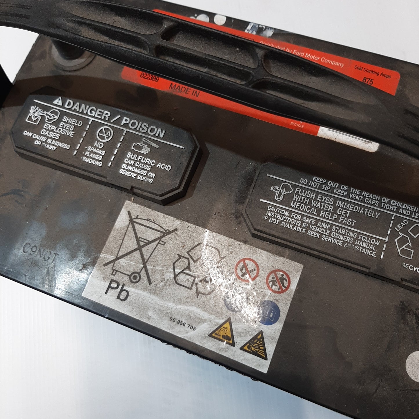 Genuine Ford Battery | 3894013