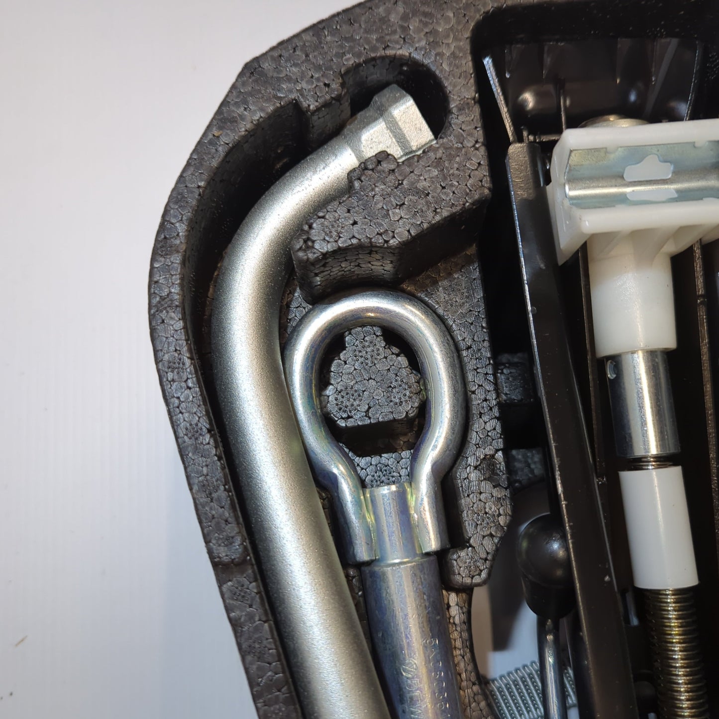 Genuine Spare Wheel Repair Kit - SEAT Ibiza ST 2015 | 1SL071716