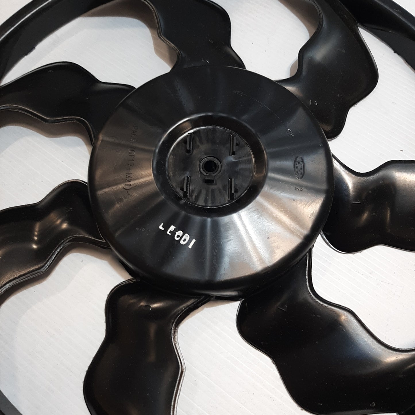 Genuine Engine Cooling Fan - Kia Ceed / Soul / Venga | 252311P390