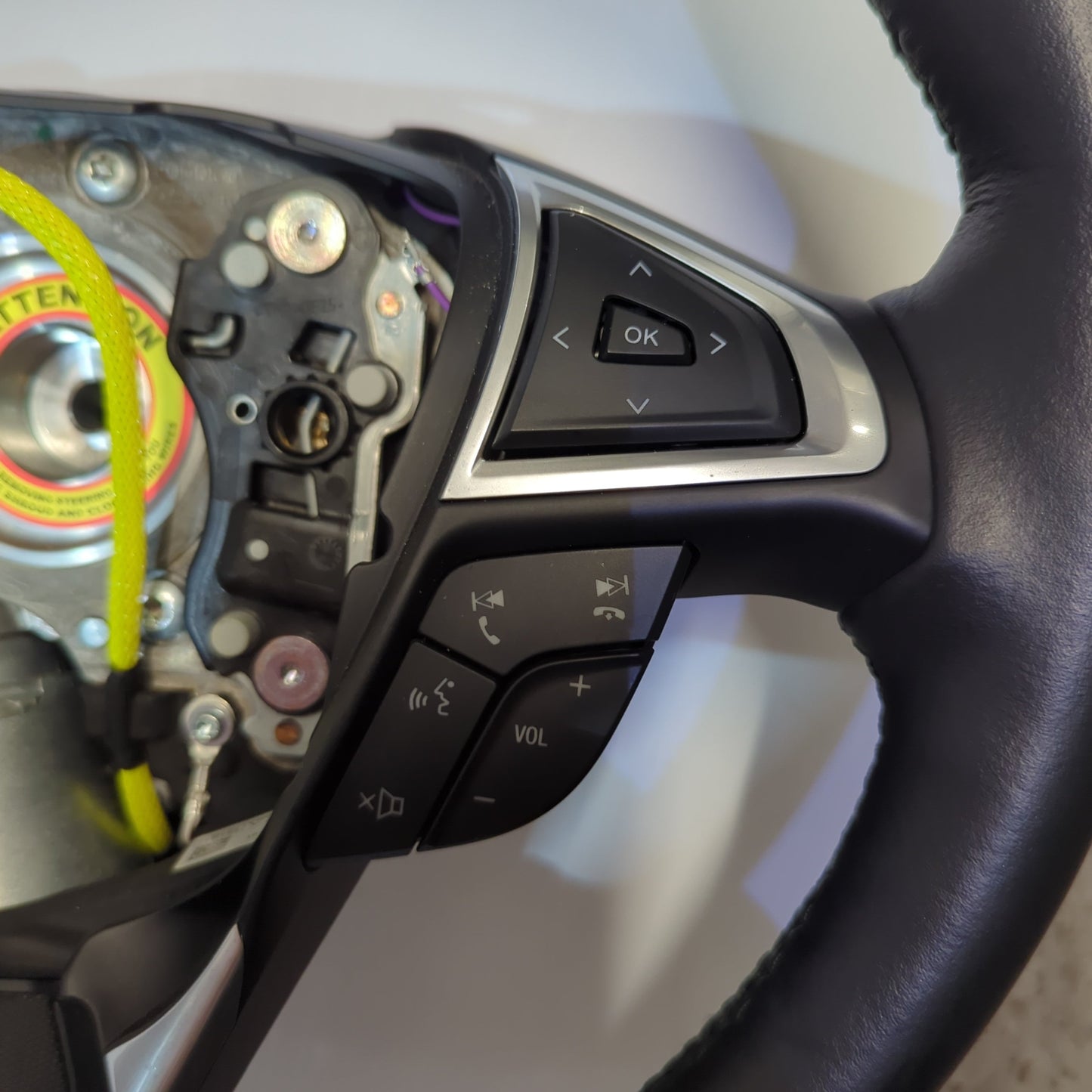 Genuine Steering Wheel Assembly - Ford Mondeo Mk5 | 2256112