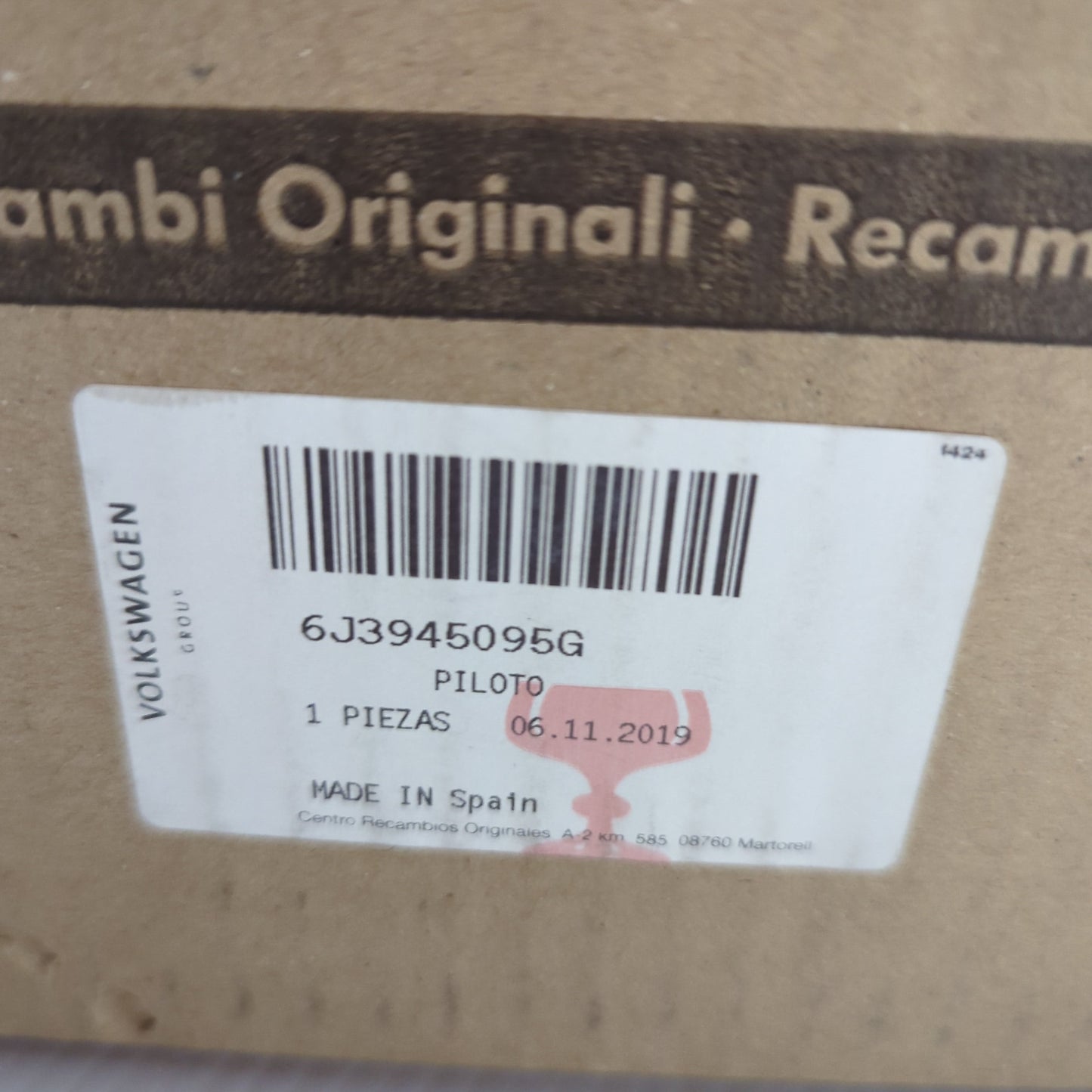 Genuine SEAT Taillight | 6J3945095G